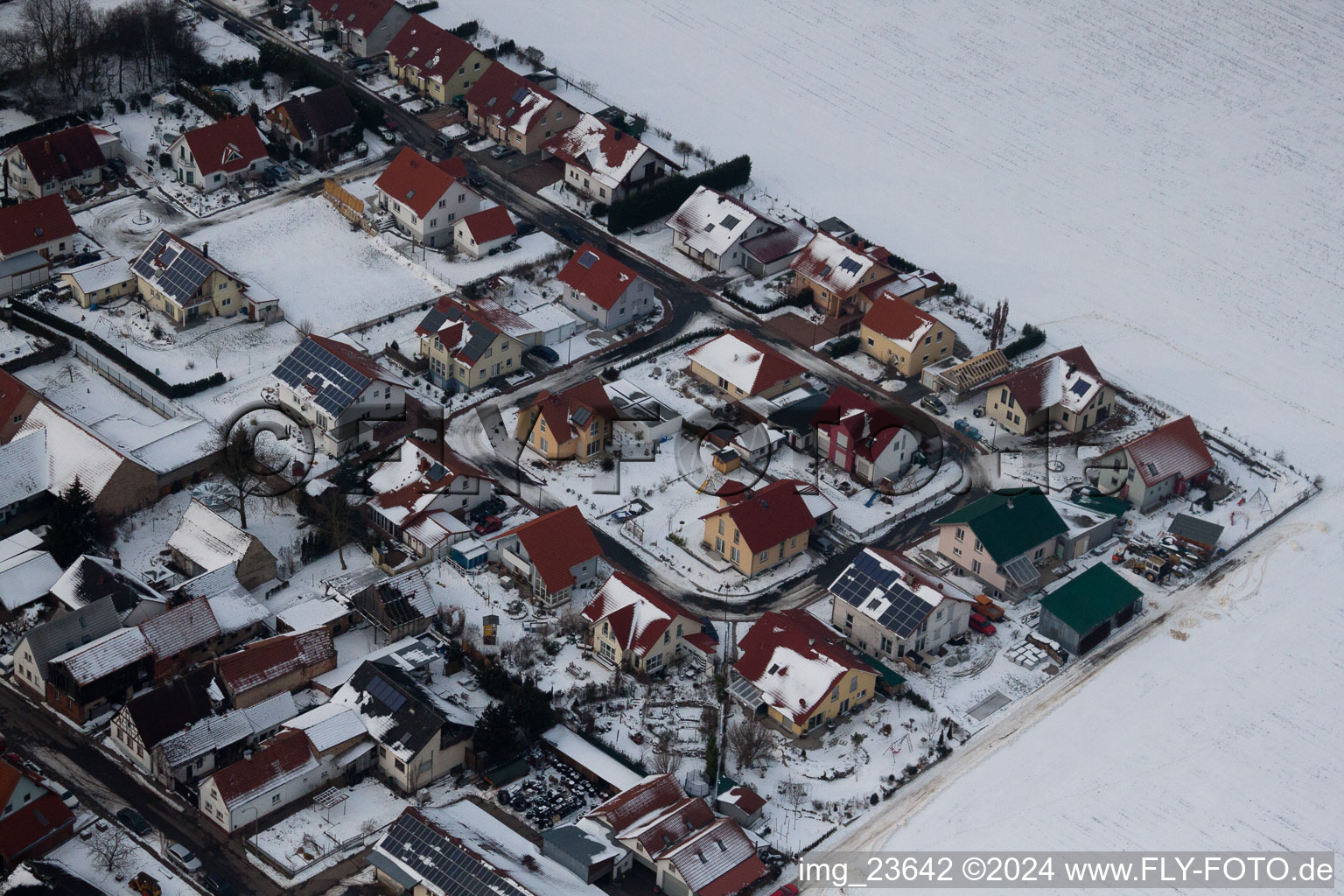 Vue aérienne de Bague de Seltz à le quartier Kleinsteinfeld in Niederotterbach dans le département Rhénanie-Palatinat, Allemagne