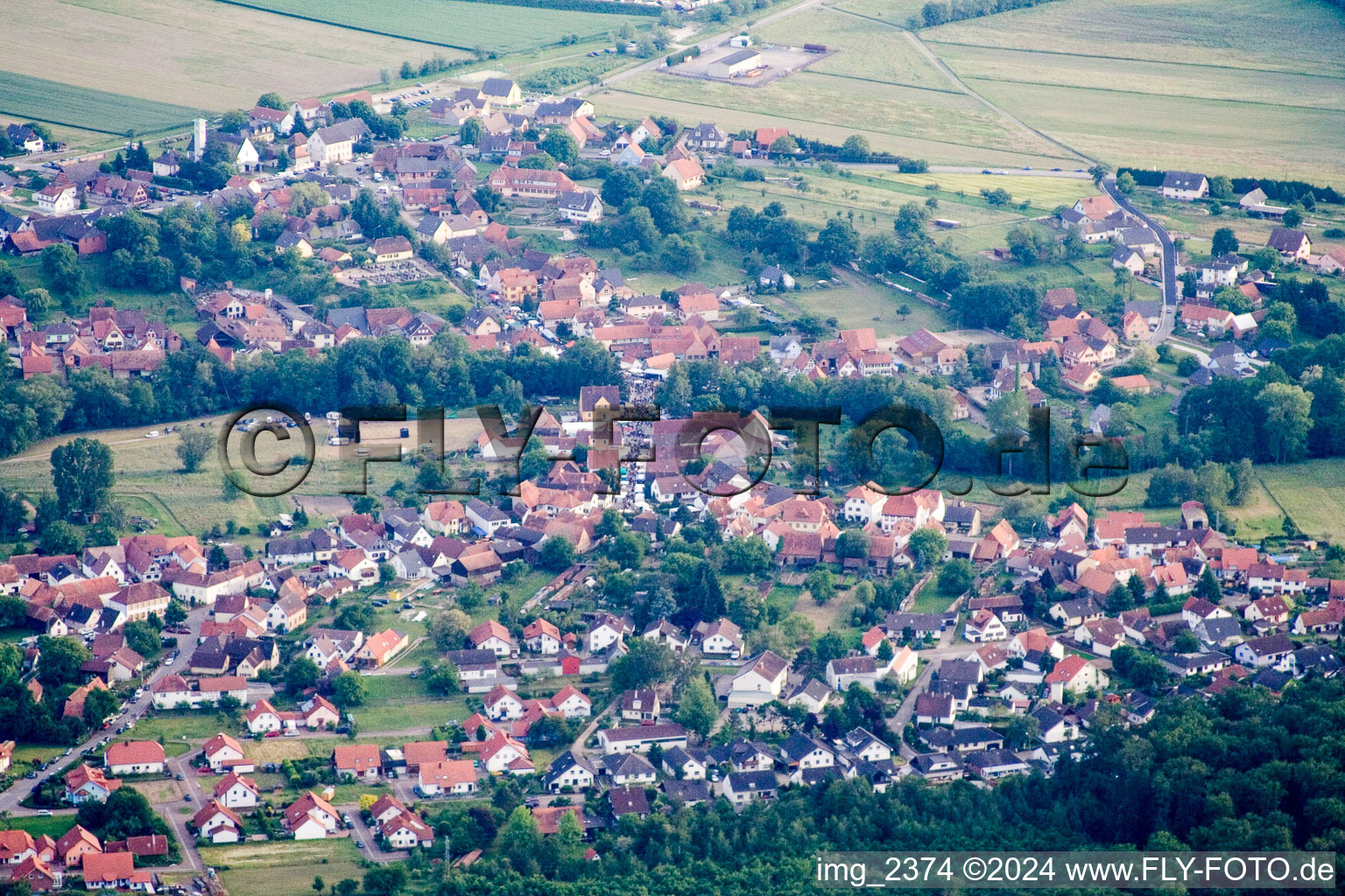 Vue aérienne de Scheibenhardt à Scheibenhard dans le département Bas Rhin, France