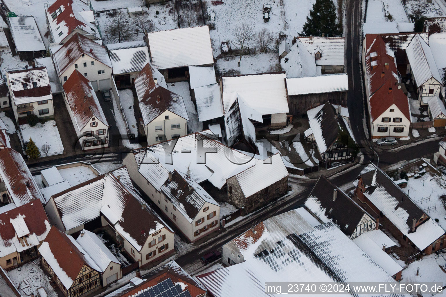 Winden dans le département Rhénanie-Palatinat, Allemagne du point de vue du drone