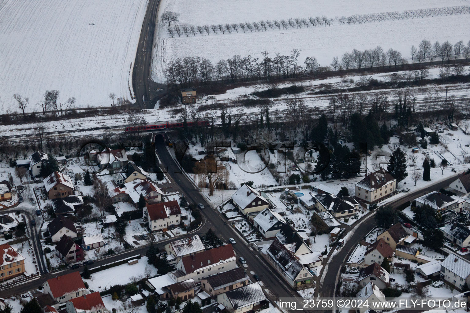 Winden dans le département Rhénanie-Palatinat, Allemagne du point de vue du drone