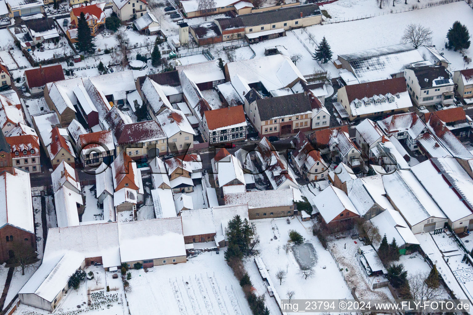 Steinweiler dans le département Rhénanie-Palatinat, Allemagne du point de vue du drone