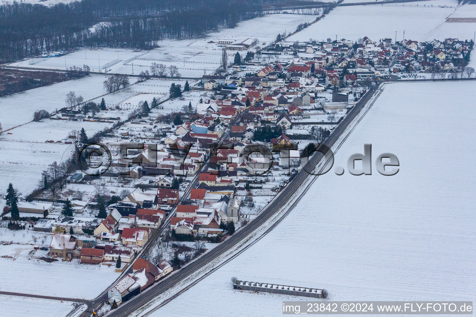 Vue aérienne de Vue sur le village à le quartier Minderslachen in Kandel dans le département Rhénanie-Palatinat, Allemagne