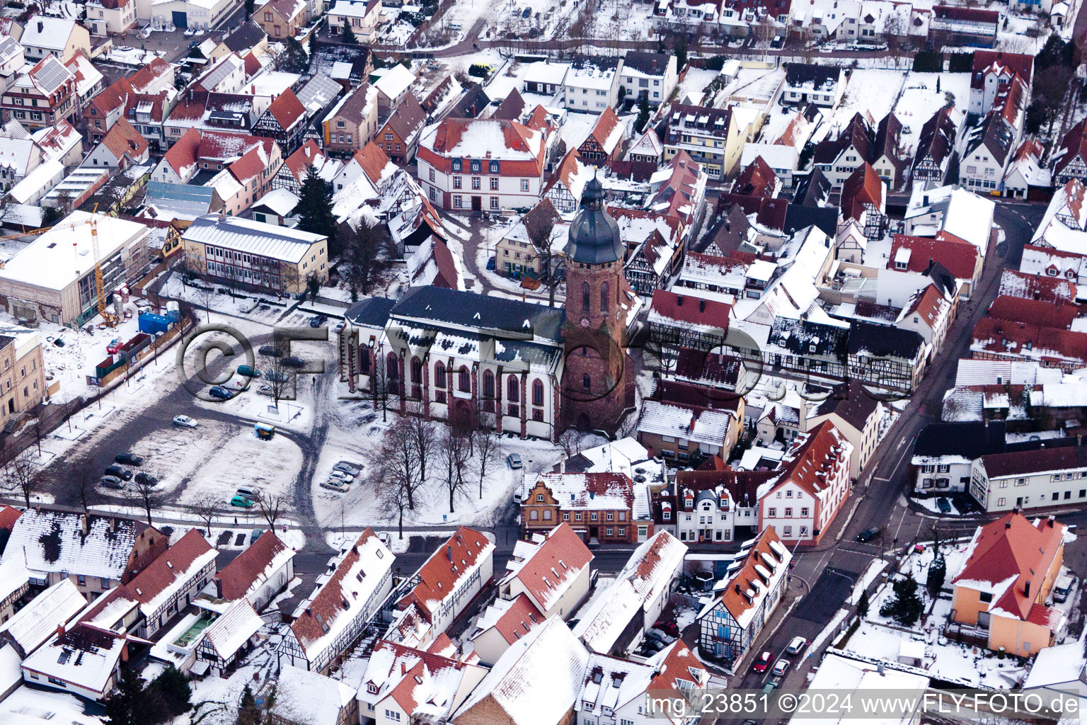 Vue aérienne de Place du marché, église à Kandel dans le département Rhénanie-Palatinat, Allemagne