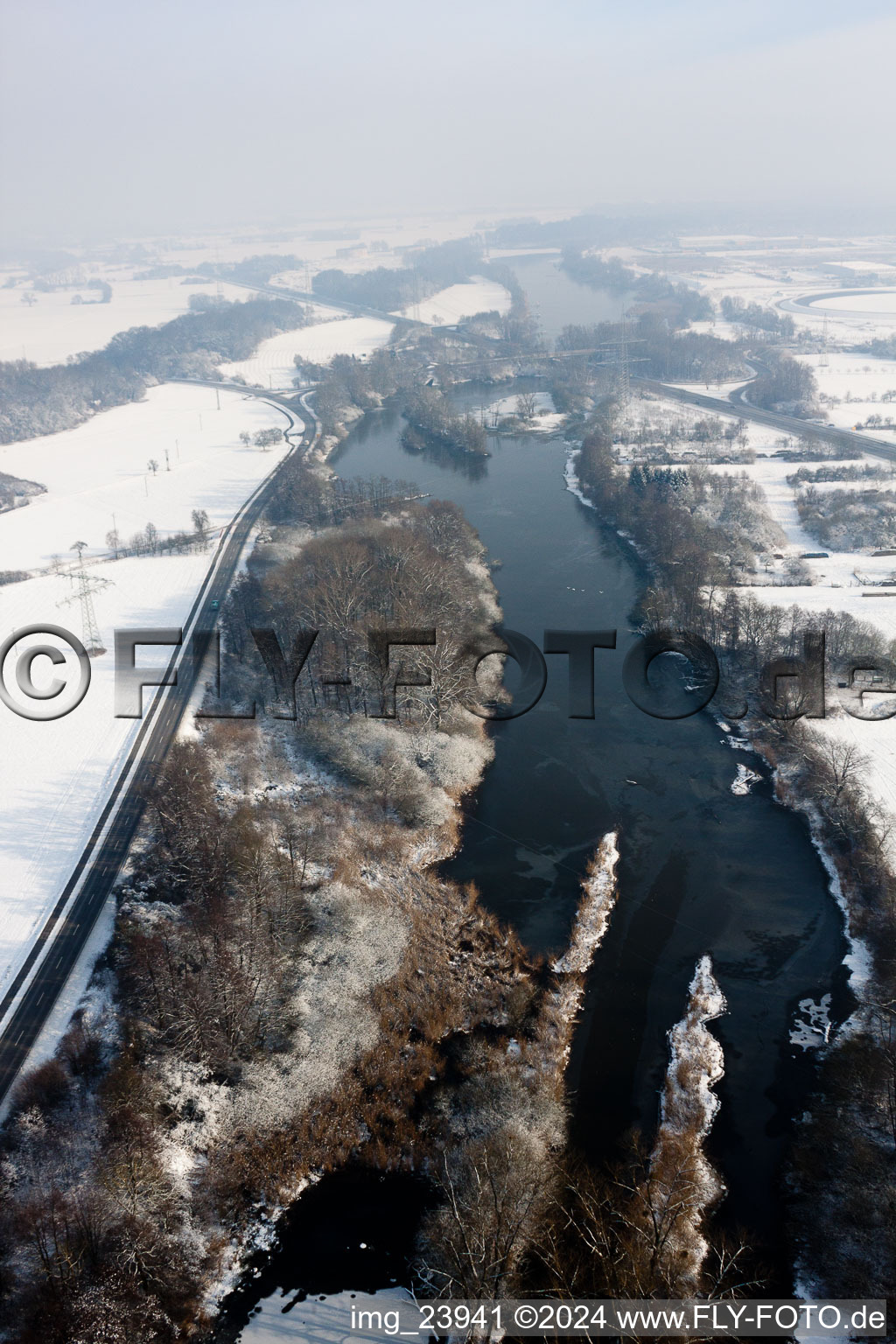 Vue aérienne de Vieux Rhin en hiver à Wörth am Rhein dans le département Rhénanie-Palatinat, Allemagne