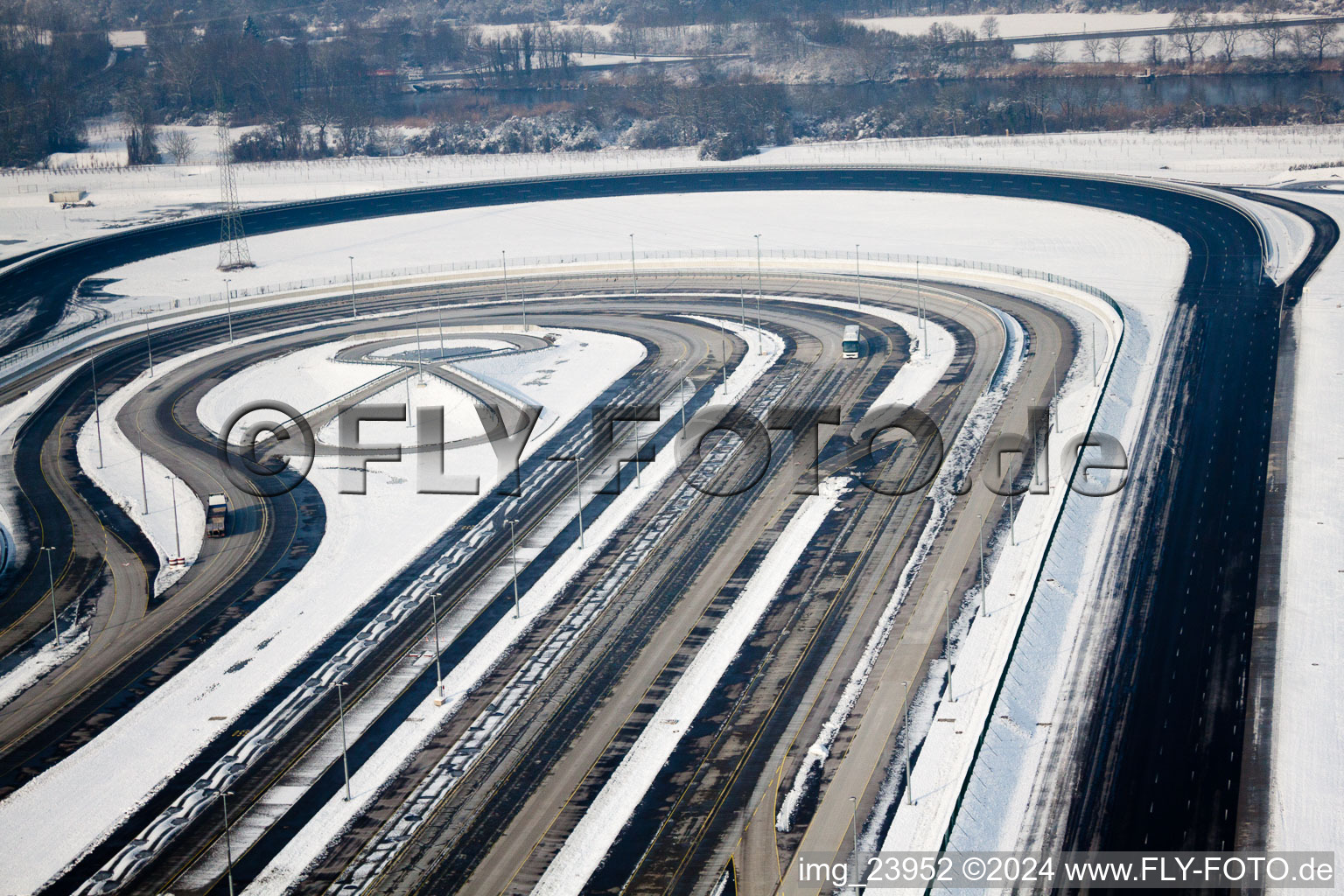 Zone industrielle d'Oberwald, piste d'essai de camions Daimler avec pneus hiver ? à Wörth am Rhein dans le département Rhénanie-Palatinat, Allemagne vue d'en haut