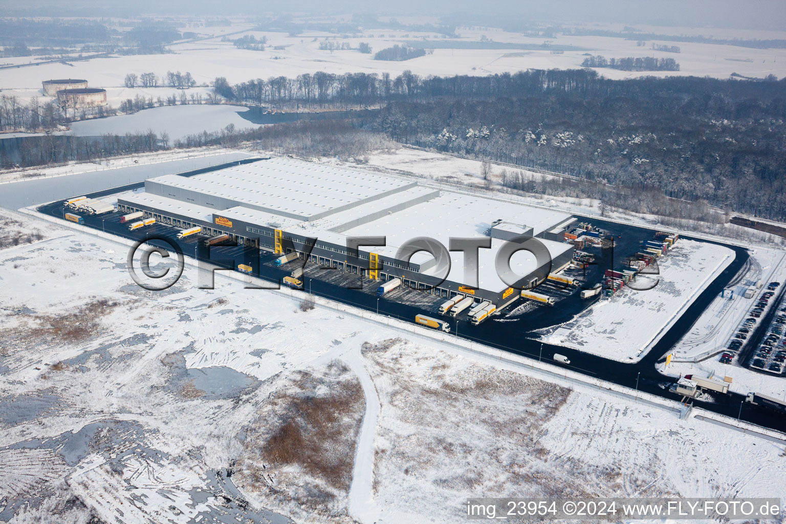 Vue aérienne de Zone industrielle d'Oberwald, centre logistique de Netto à Wörth am Rhein dans le département Rhénanie-Palatinat, Allemagne