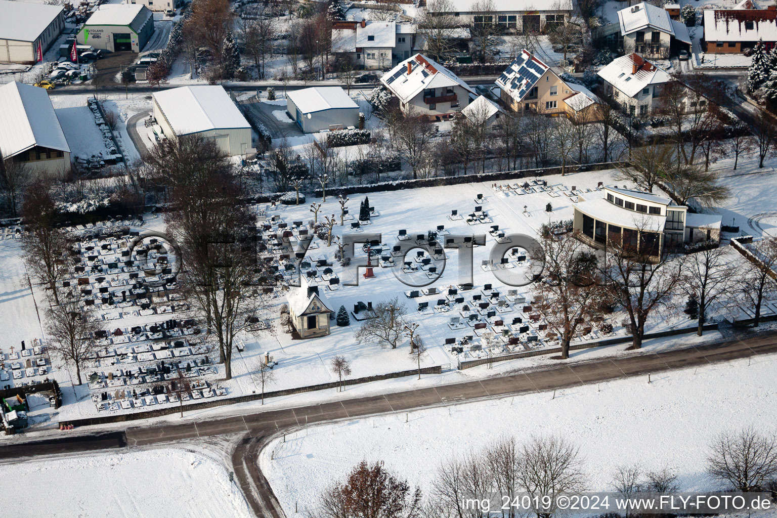 Vue aérienne de Cimetière à Neupotz dans le département Rhénanie-Palatinat, Allemagne