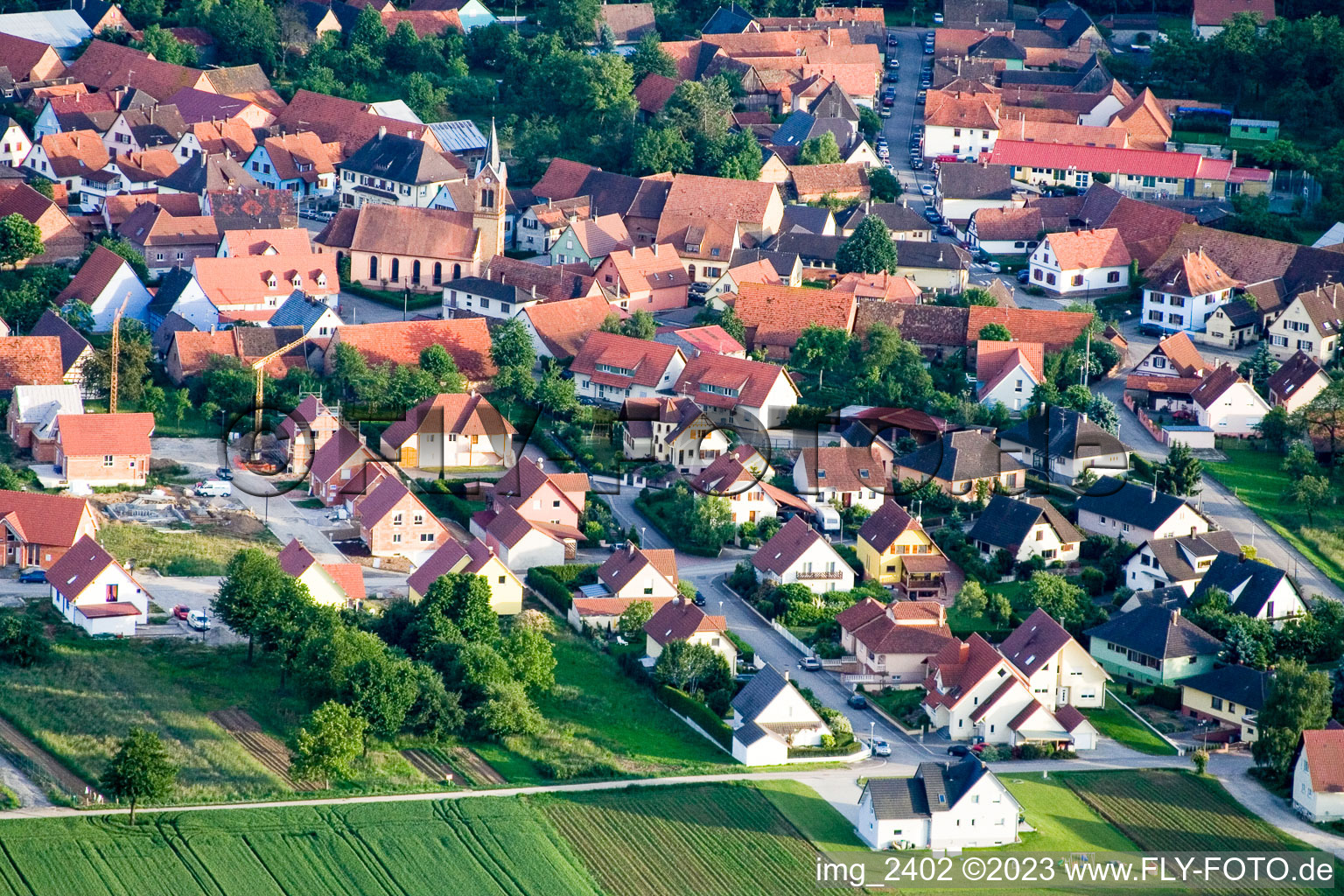 Vue aérienne de Schaffhouse près de Seltz à Schaffhouse-près-Seltz dans le département Bas Rhin, France