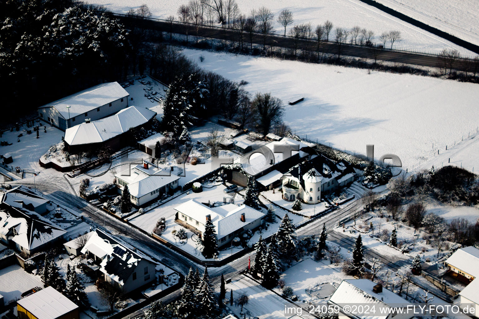 Rheinzabern dans le département Rhénanie-Palatinat, Allemagne du point de vue du drone