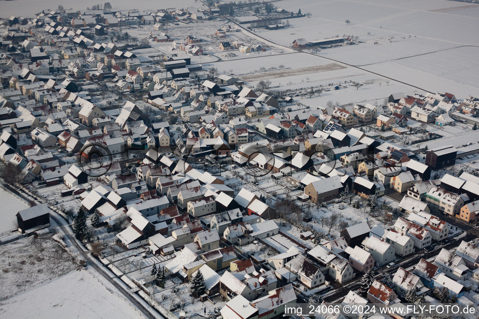 Hatzenbühl dans le département Rhénanie-Palatinat, Allemagne du point de vue du drone