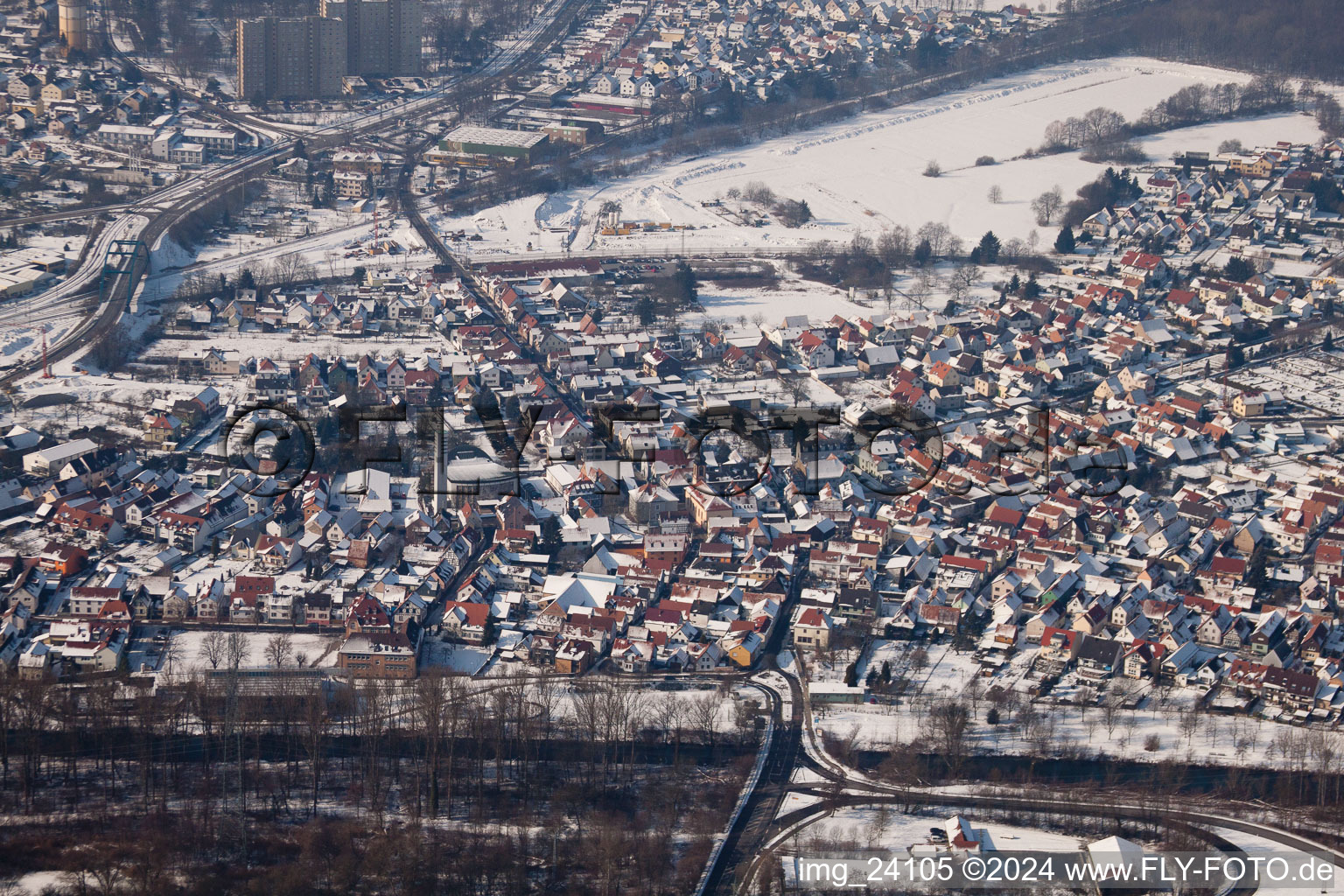 Vue oblique de De l'est à Wörth am Rhein dans le département Rhénanie-Palatinat, Allemagne