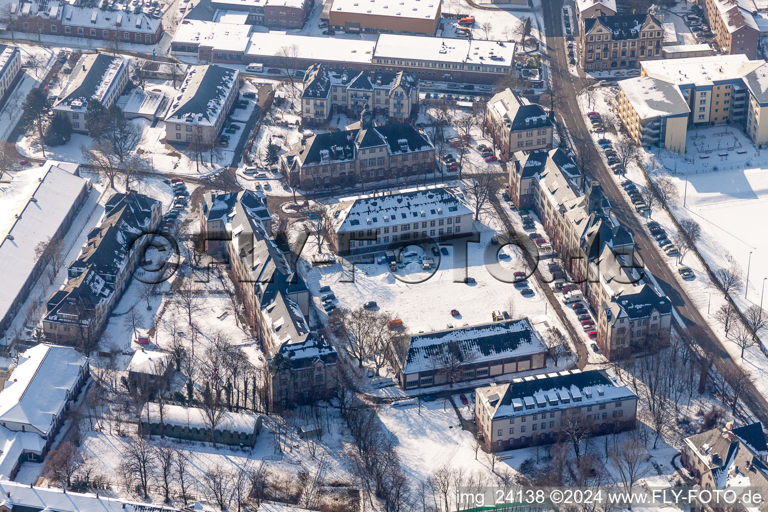 Vue aérienne de Photo aérienne d'hiver de l'Université technique Karlsruhe KIT Campus Ouest à le quartier Nordweststadt in Karlsruhe dans le département Bade-Wurtemberg, Allemagne