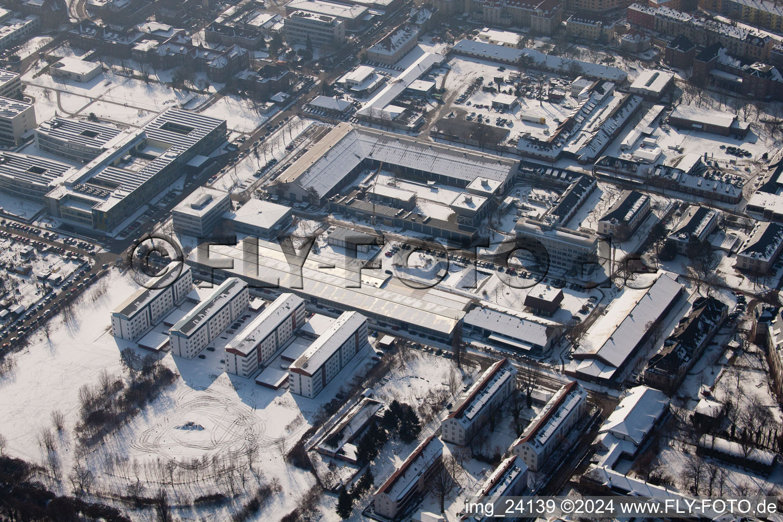 Vue aérienne de Ville du nord-ouest à le quartier Nordweststadt in Karlsruhe dans le département Bade-Wurtemberg, Allemagne