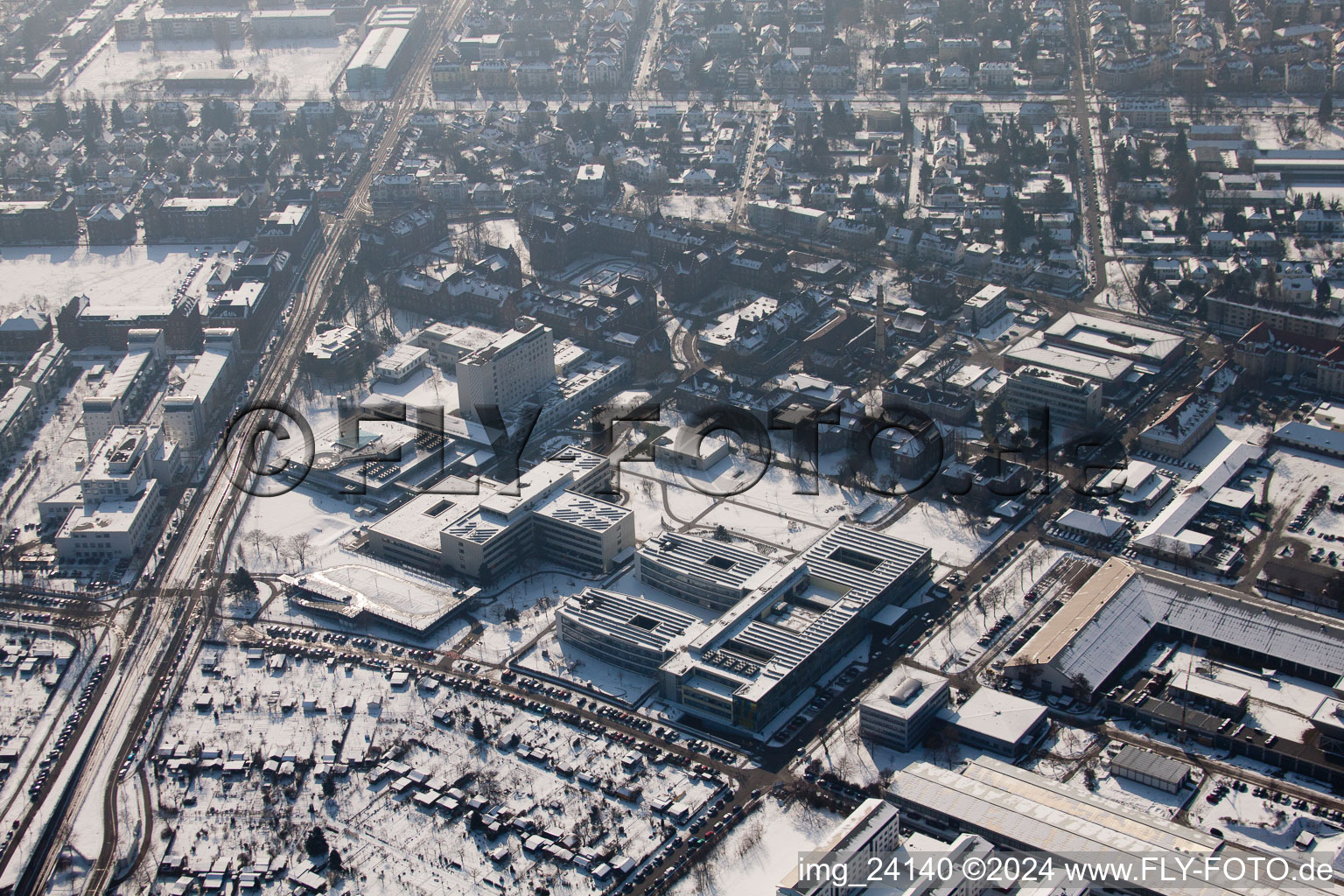 Vue aérienne de Ville du nord-ouest à le quartier Nordweststadt in Karlsruhe dans le département Bade-Wurtemberg, Allemagne