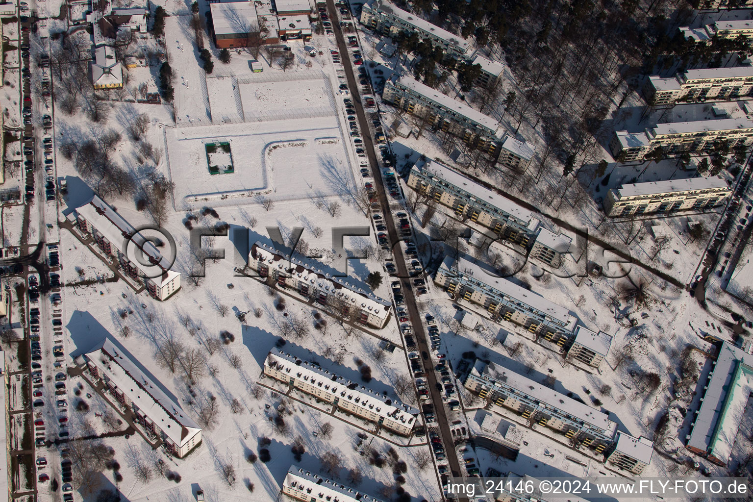 Photographie aérienne de Allée du Tennessee en hiver avec de la neige à le quartier Nordstadt in Karlsruhe dans le département Bade-Wurtemberg, Allemagne