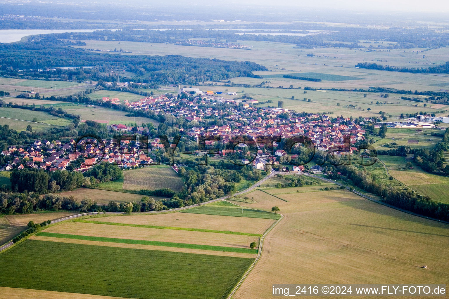 Vue aérienne de Beinheim dans le département Bas Rhin, France