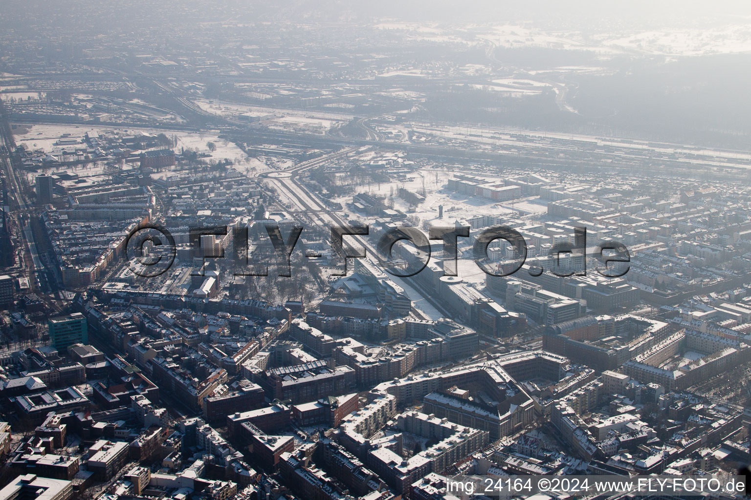 Vue aérienne de Kriegsstrasse Est à le quartier Südstadt in Karlsruhe dans le département Bade-Wurtemberg, Allemagne