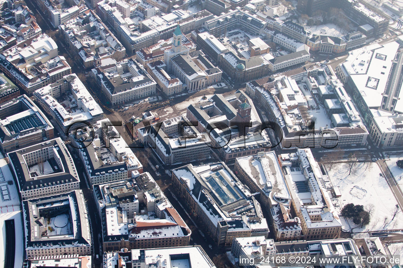 Vue aérienne de Marché à le quartier Innenstadt-Ost in Karlsruhe dans le département Bade-Wurtemberg, Allemagne