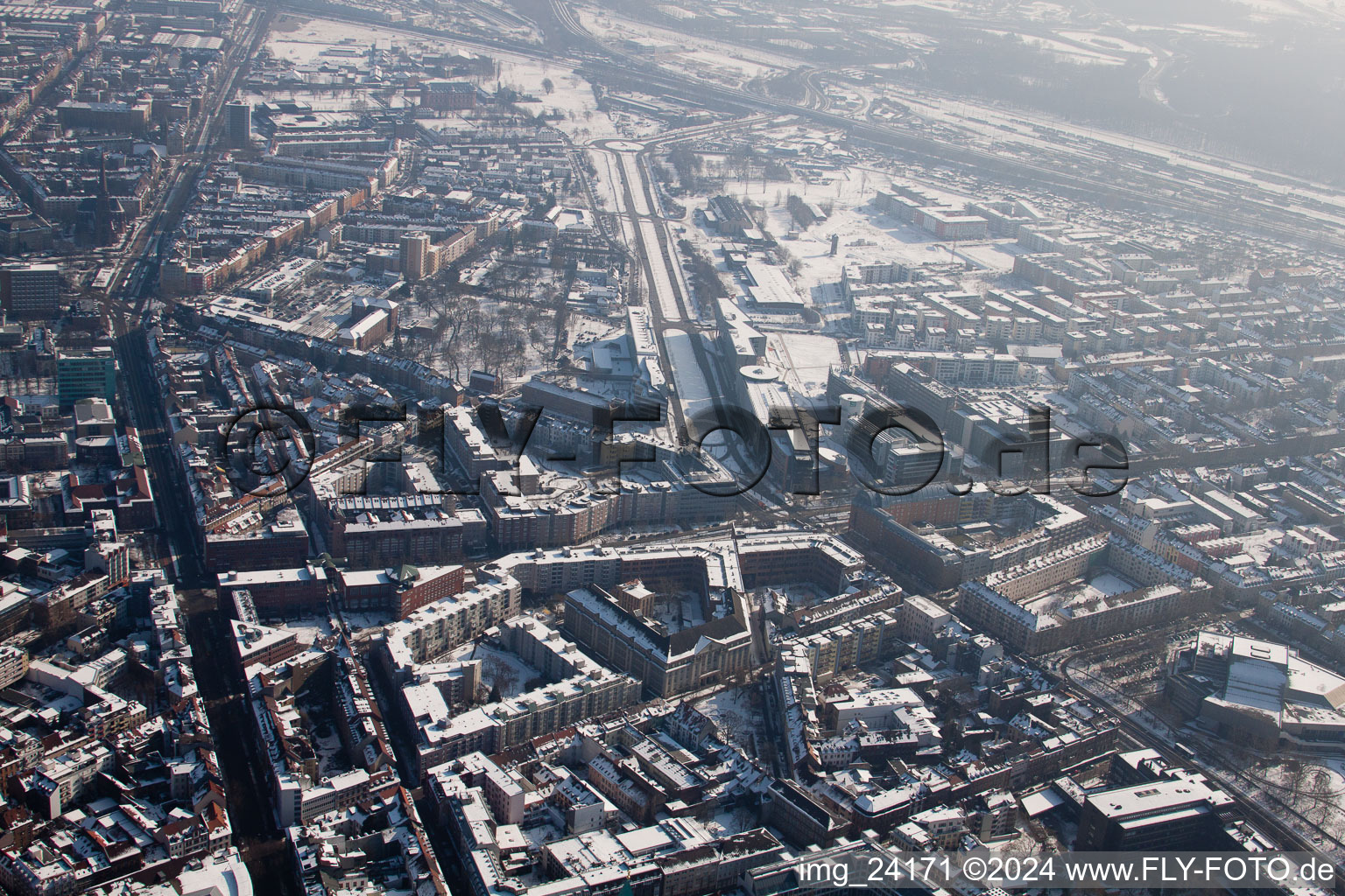 Vue aérienne de Kriegsstraße Fritz-ErlerStr à le quartier Südstadt in Karlsruhe dans le département Bade-Wurtemberg, Allemagne