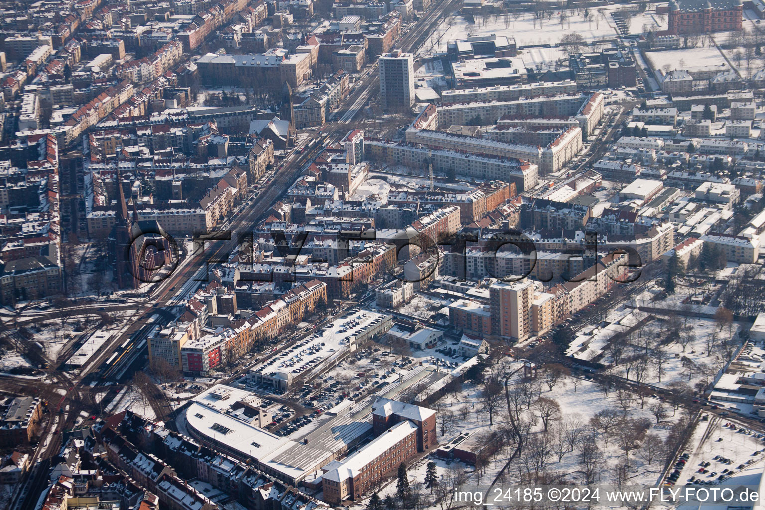 Vue aérienne de Porte Durlach à le quartier Oststadt in Karlsruhe dans le département Bade-Wurtemberg, Allemagne