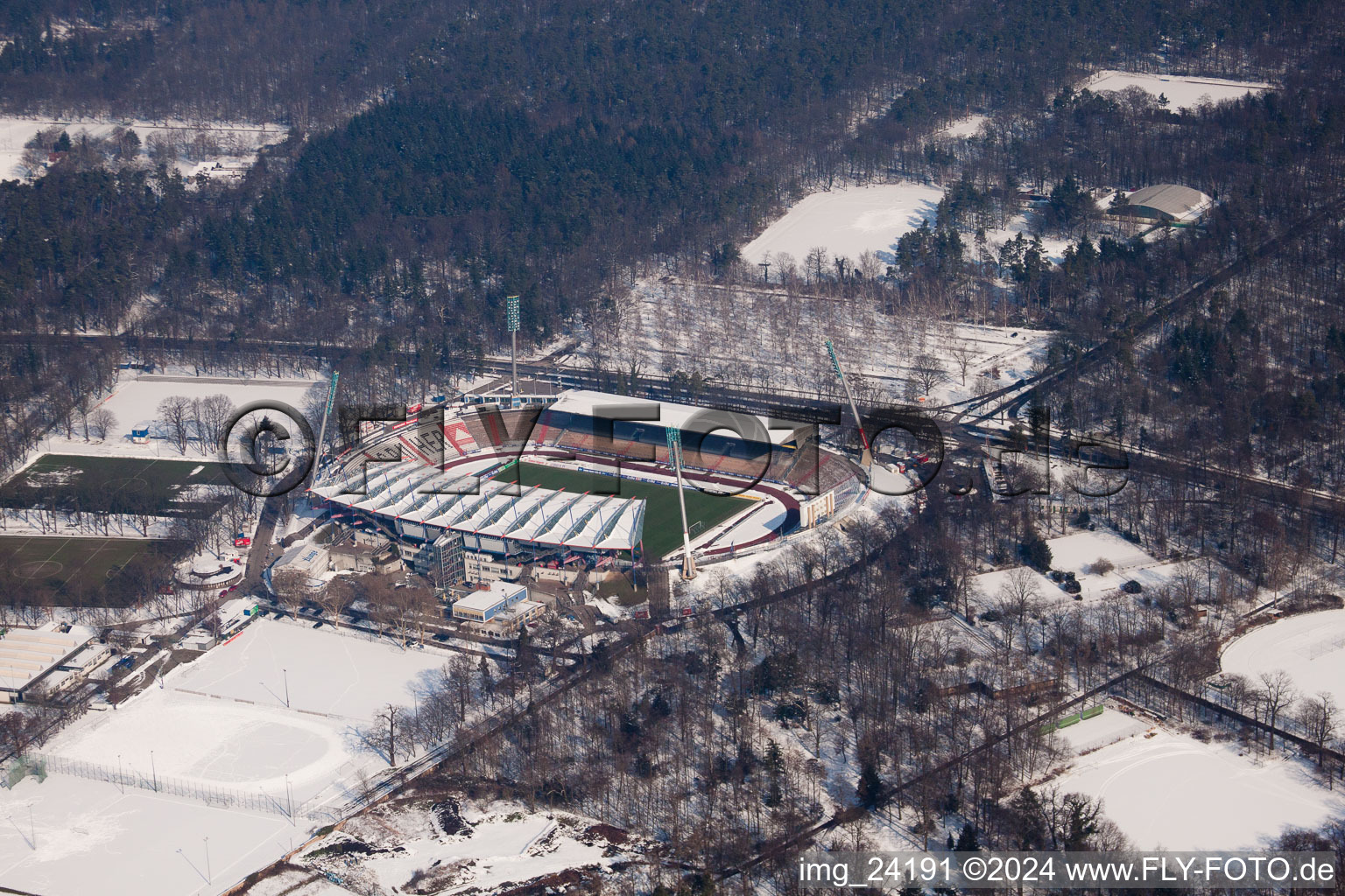 Vue aérienne de Stade Wildpark KSC à le quartier Innenstadt-Ost in Karlsruhe dans le département Bade-Wurtemberg, Allemagne