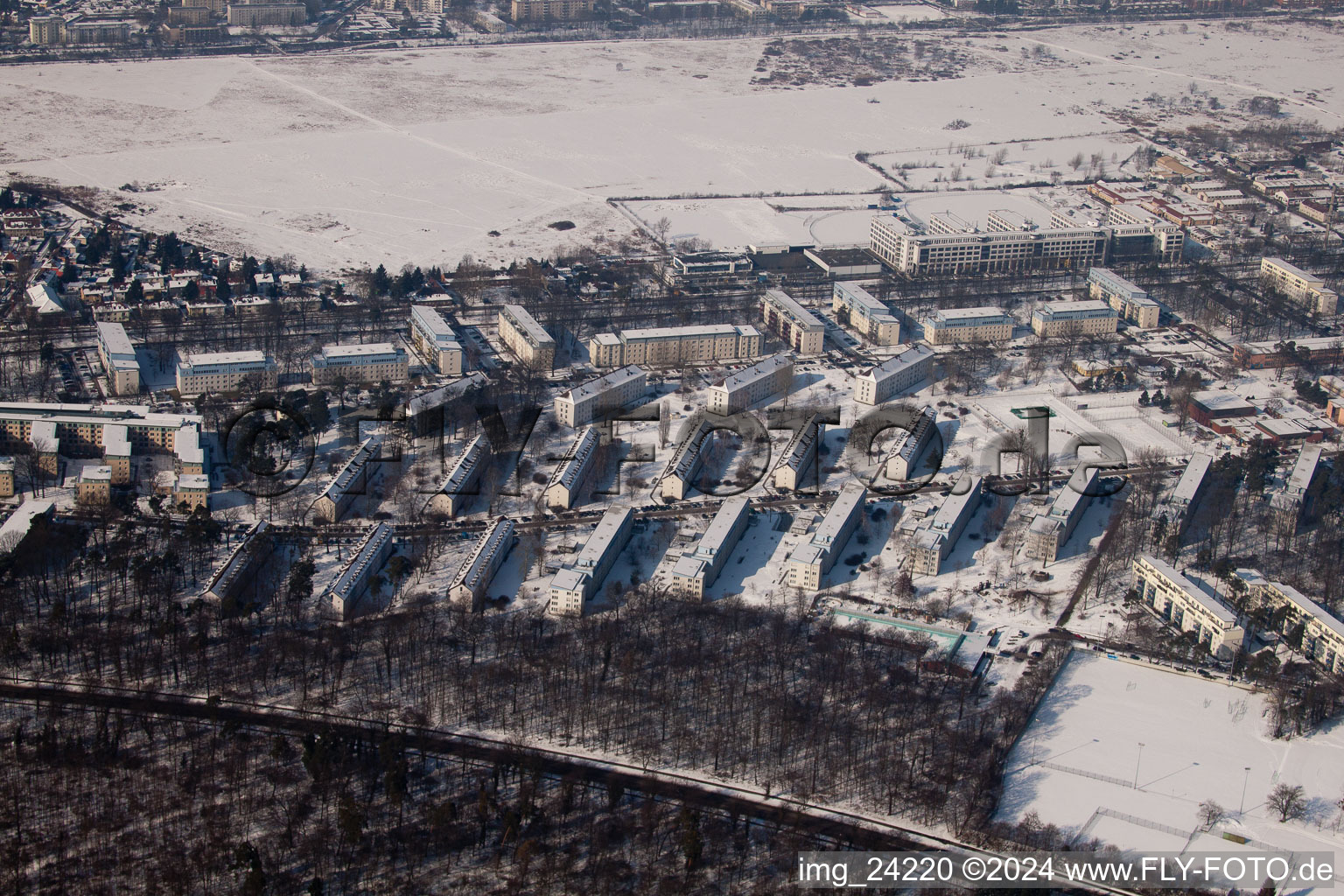 Allée du Tennessee en hiver avec de la neige à le quartier Nordstadt in Karlsruhe dans le département Bade-Wurtemberg, Allemagne d'en haut