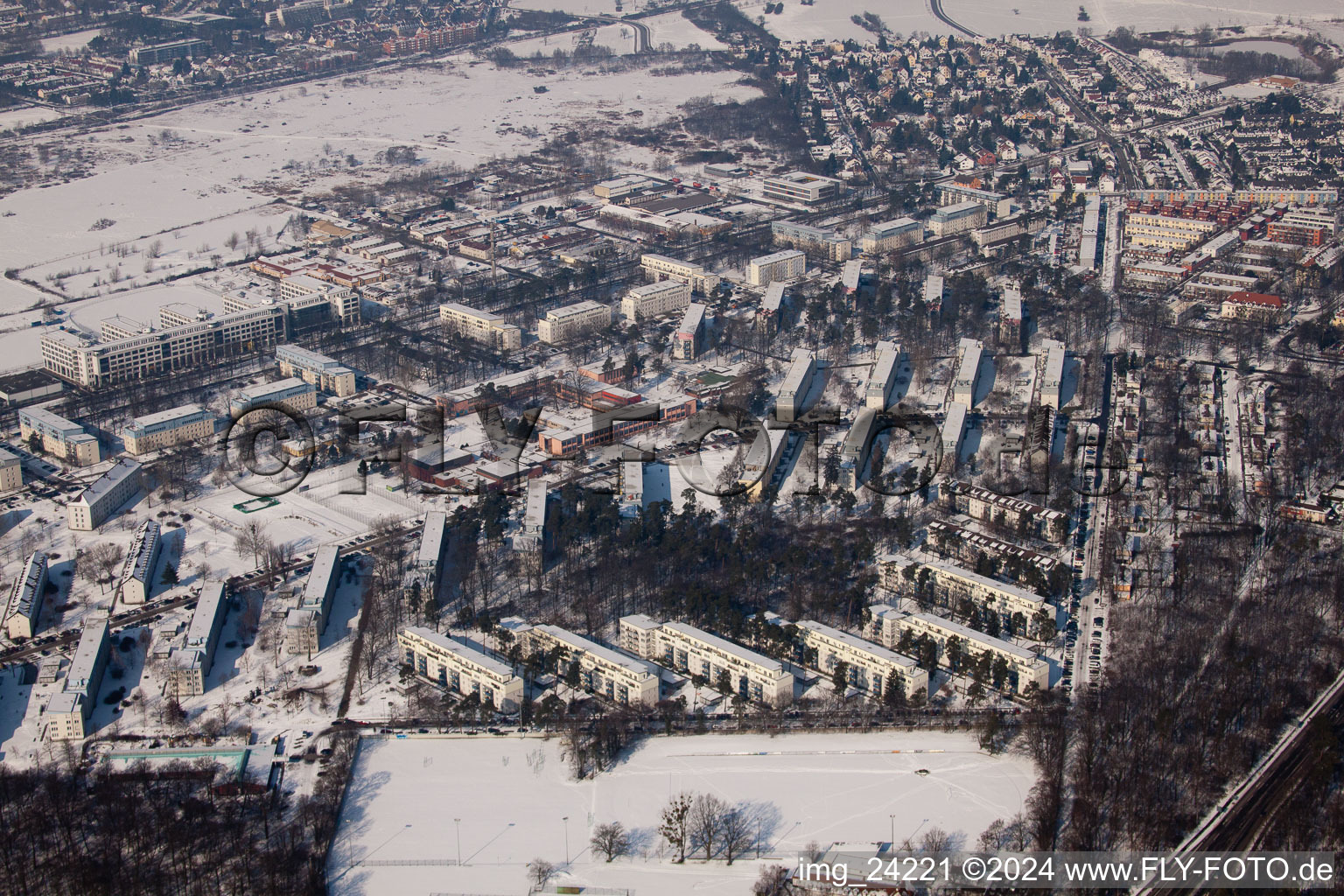 Allée du Tennessee en hiver avec de la neige à le quartier Nordstadt in Karlsruhe dans le département Bade-Wurtemberg, Allemagne hors des airs