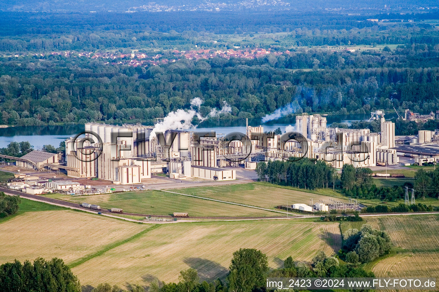 Vue aérienne de Les locaux de l'usine du producteur chimique Roquette à Beinheim dans le département Bas Rhin, France