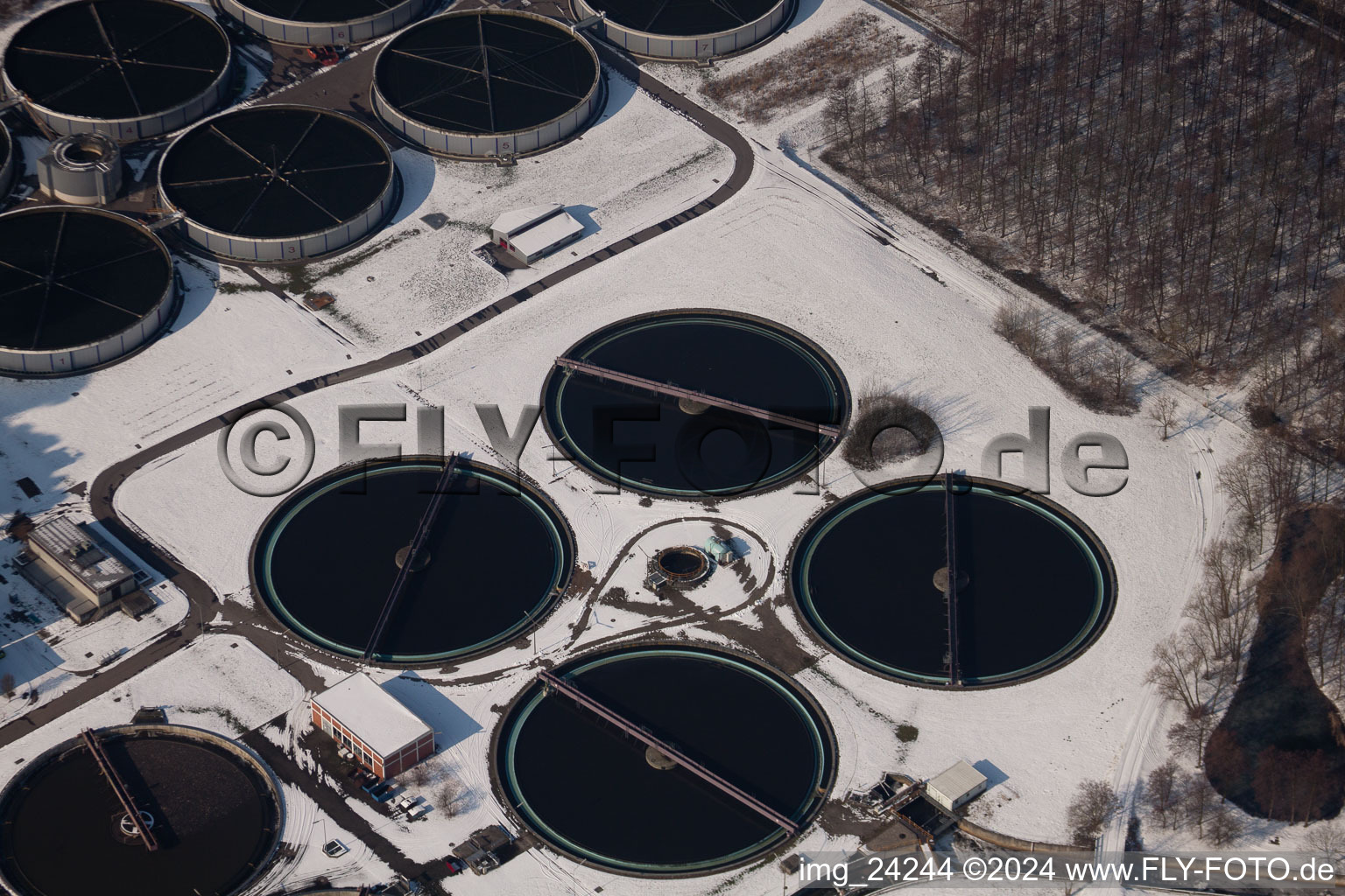 Photographie aérienne de Usine de traitement des eaux usées à le quartier Neureut in Karlsruhe dans le département Bade-Wurtemberg, Allemagne