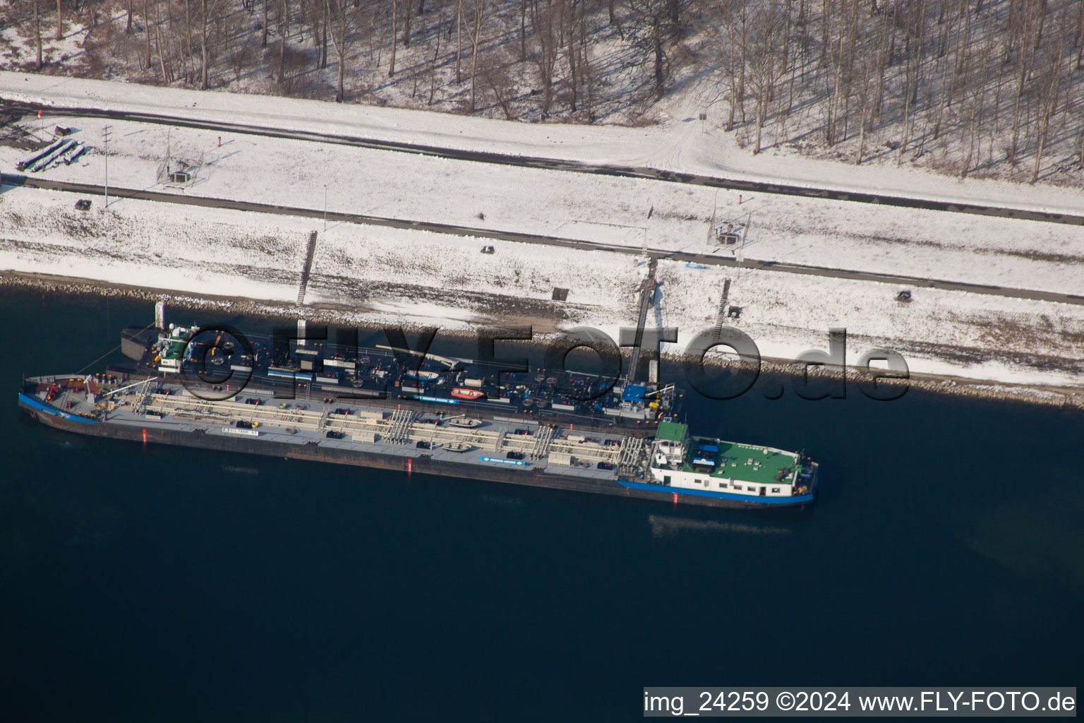 Photographie aérienne de Port pétrolier à le quartier Rheinhafen in Karlsruhe dans le département Bade-Wurtemberg, Allemagne