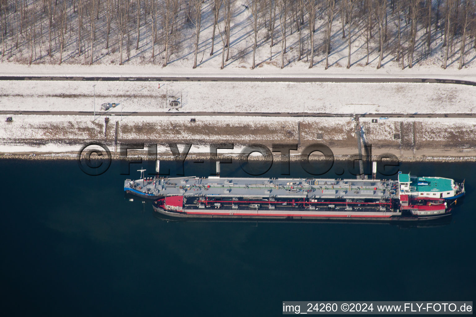 Vue oblique de Port pétrolier à le quartier Rheinhafen in Karlsruhe dans le département Bade-Wurtemberg, Allemagne