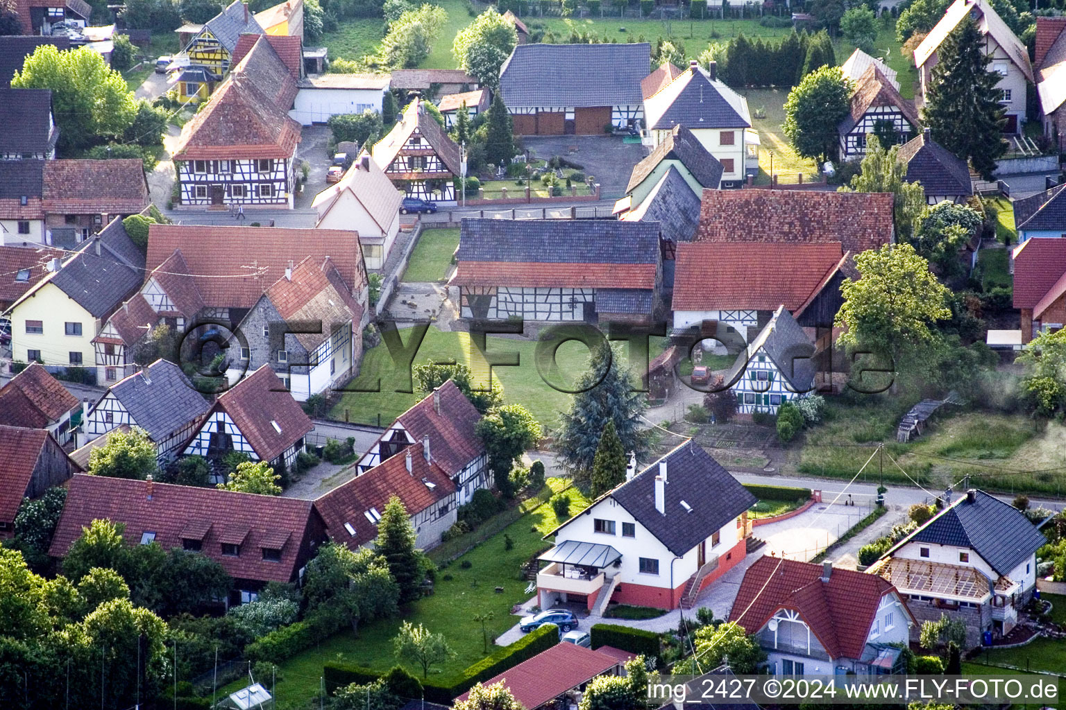 Vue aérienne de Vue sur le village à Forstfeld dans le département Bas Rhin, France