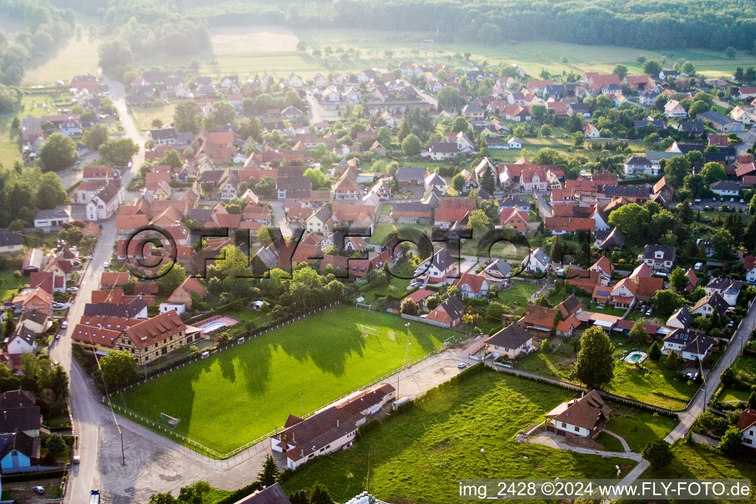 Vue aérienne de Vue sur le village à Forstfeld dans le département Bas Rhin, France