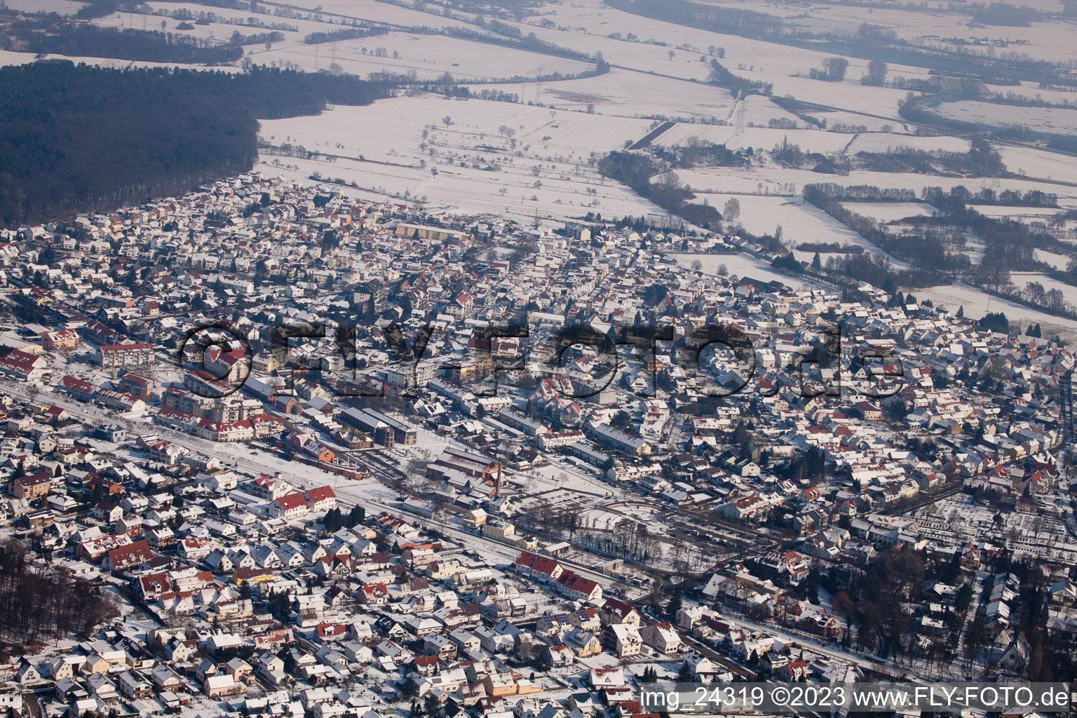 Jockgrim dans le département Rhénanie-Palatinat, Allemagne du point de vue du drone