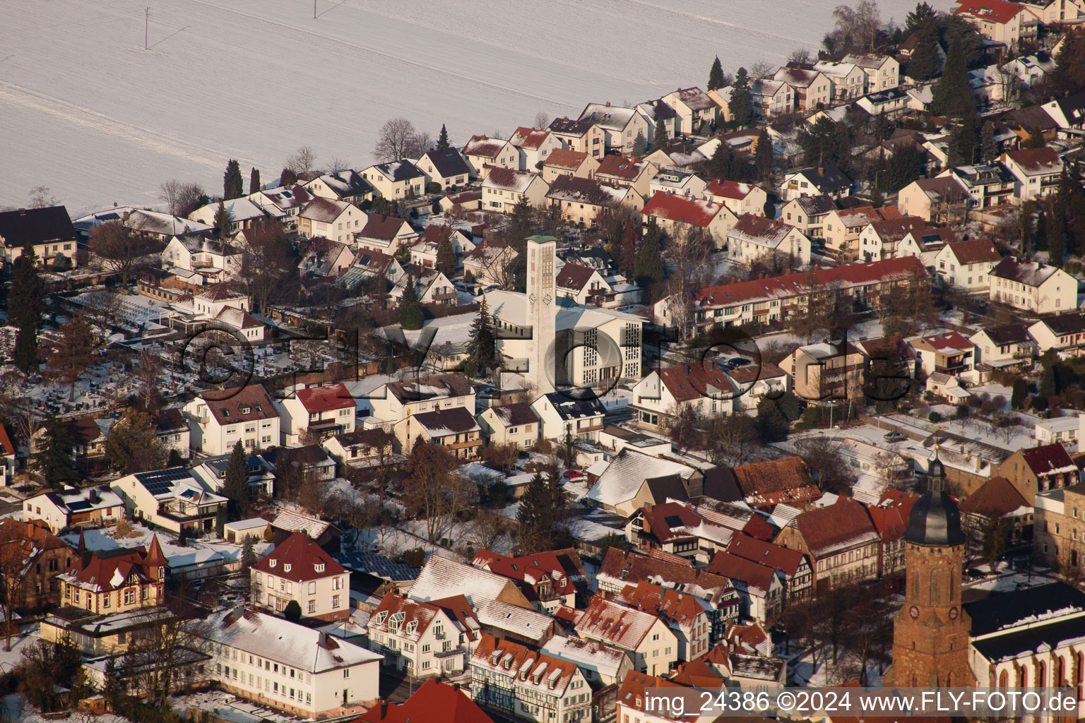 Vue aérienne de Église Saint-Pie à Kandel dans le département Rhénanie-Palatinat, Allemagne