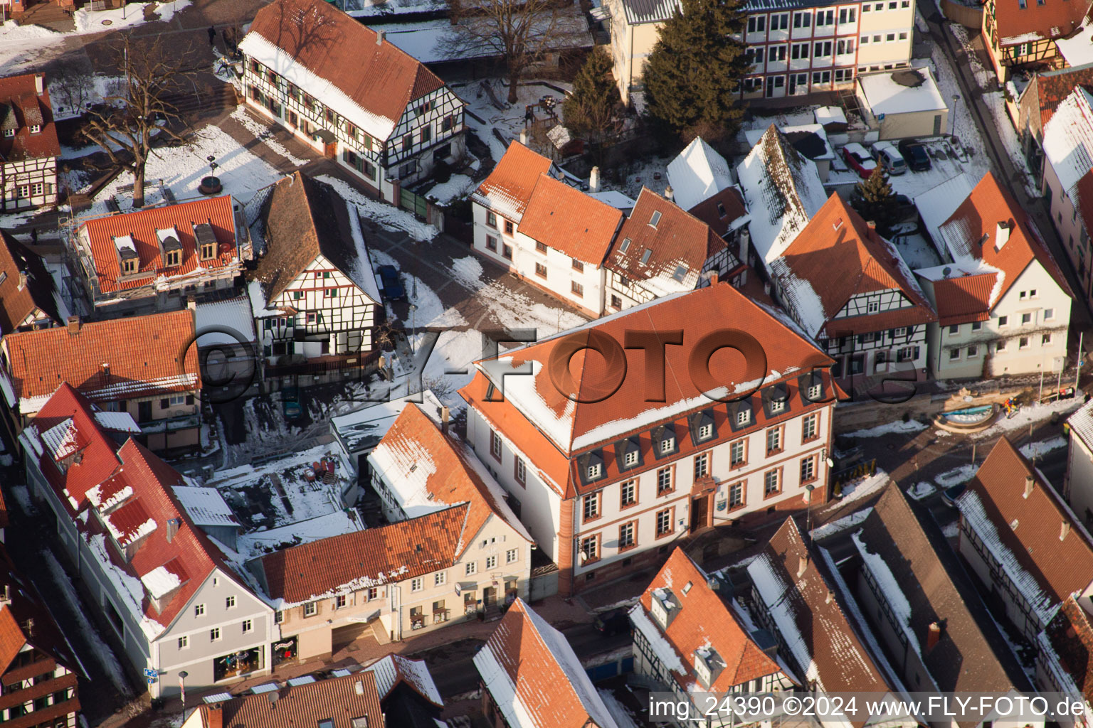 Vue aérienne de Hôtel de ville, Hauptstr à Kandel dans le département Rhénanie-Palatinat, Allemagne