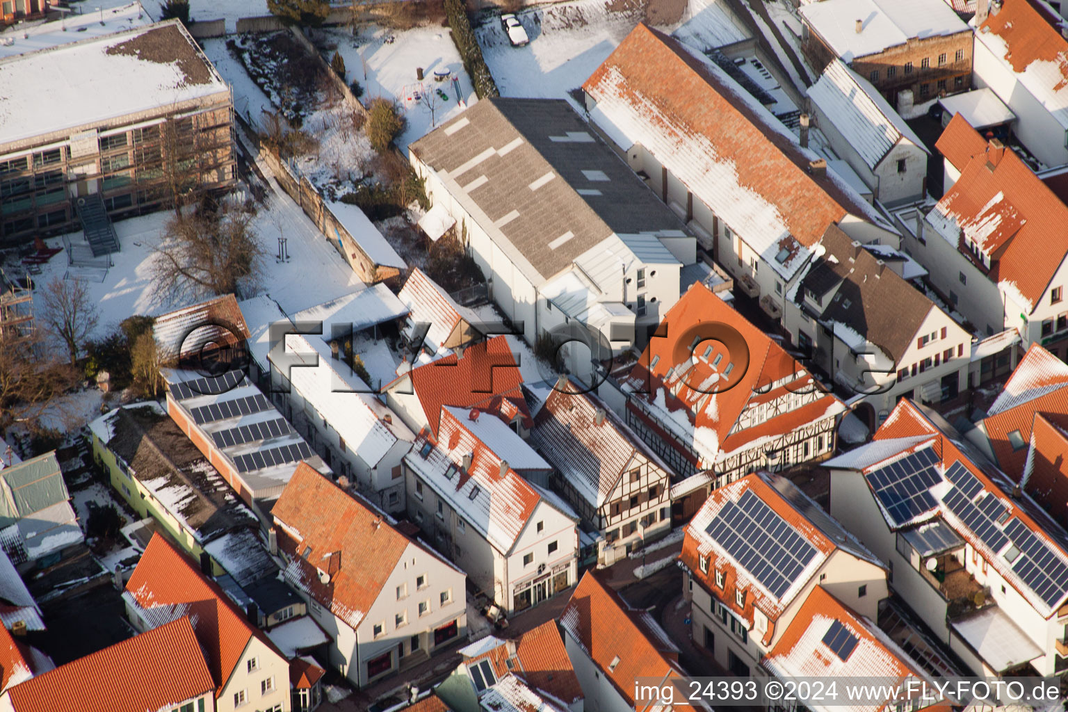 Rue Haupt à Kandel dans le département Rhénanie-Palatinat, Allemagne d'un drone