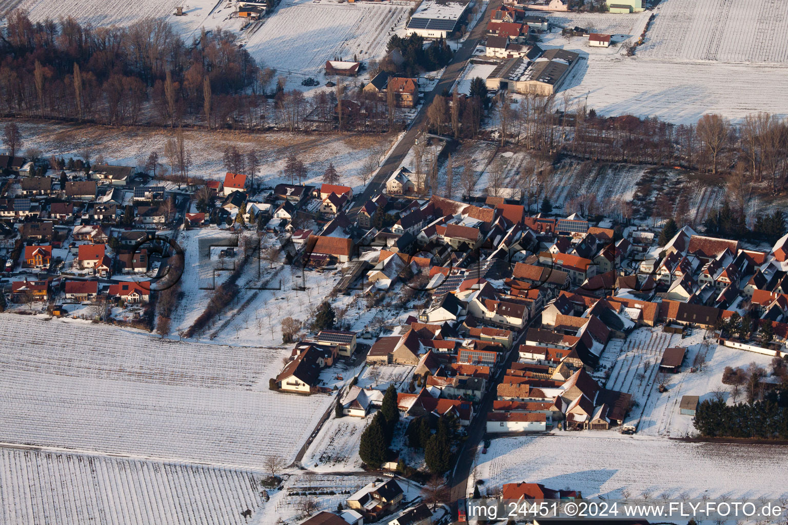 Vue oblique de En hiver à le quartier Klingen in Heuchelheim-Klingen dans le département Rhénanie-Palatinat, Allemagne