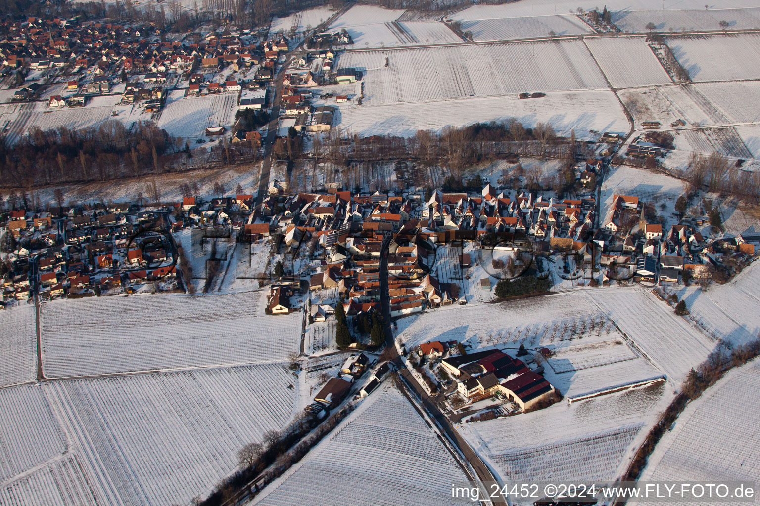 En hiver à le quartier Klingen in Heuchelheim-Klingen dans le département Rhénanie-Palatinat, Allemagne d'en haut