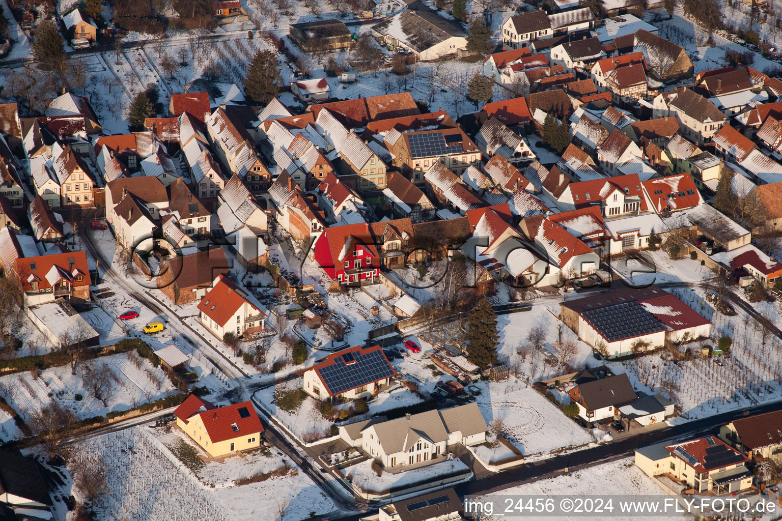 Vue aérienne de En hiver à le quartier Heuchelheim in Heuchelheim-Klingen dans le département Rhénanie-Palatinat, Allemagne