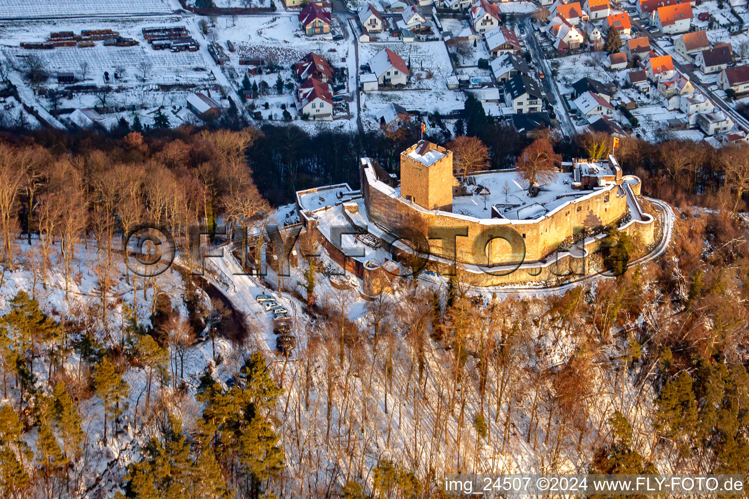 Ruines de Landeck à Klingenmünster dans le département Rhénanie-Palatinat, Allemagne vue du ciel