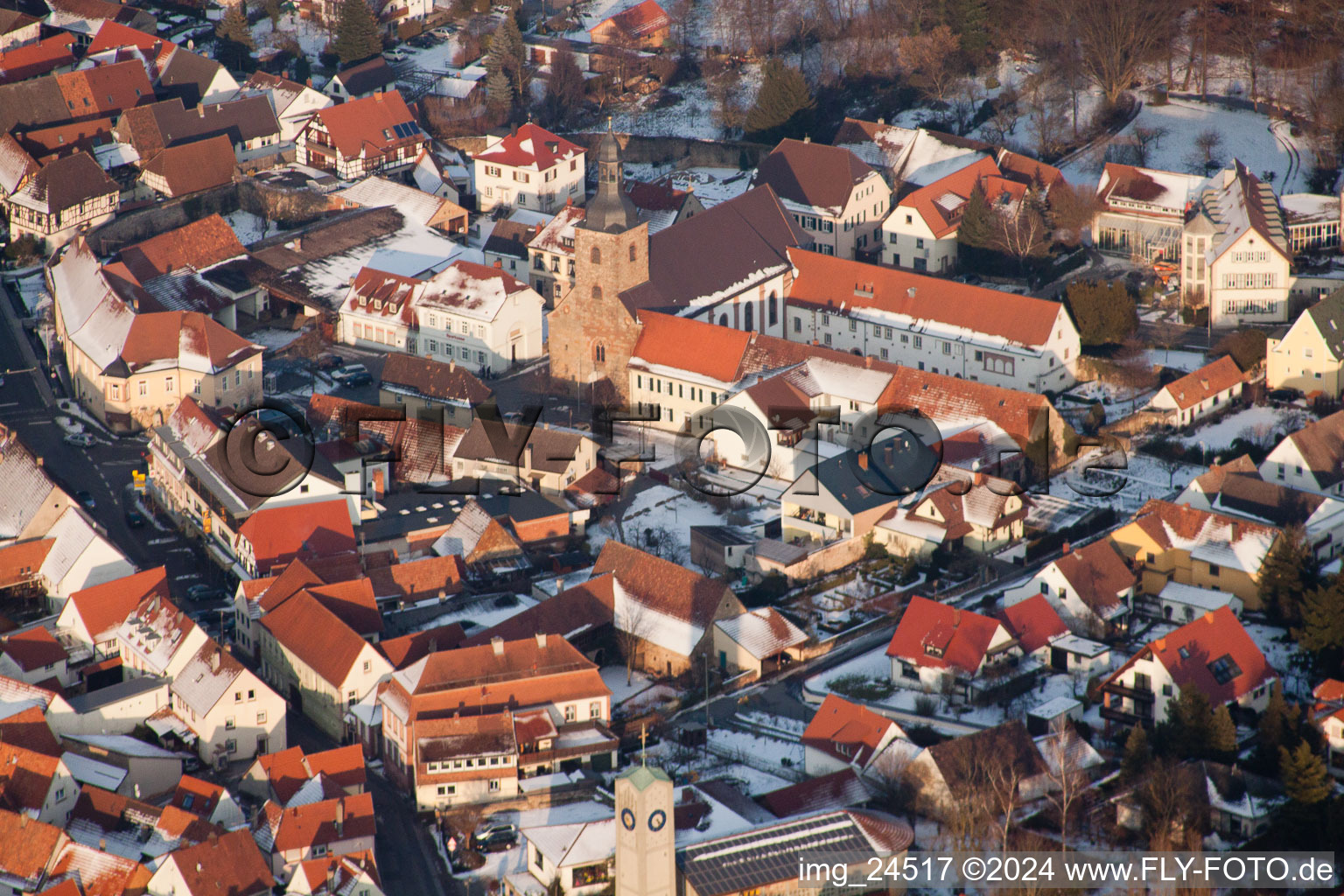 Vue oblique de Klingenmünster dans le département Rhénanie-Palatinat, Allemagne