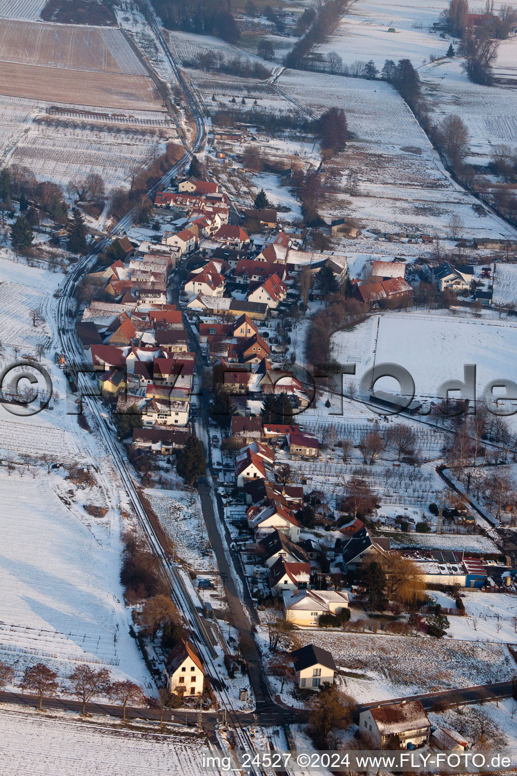 Vue aérienne de En hiver à le quartier Drusweiler in Kapellen-Drusweiler dans le département Rhénanie-Palatinat, Allemagne