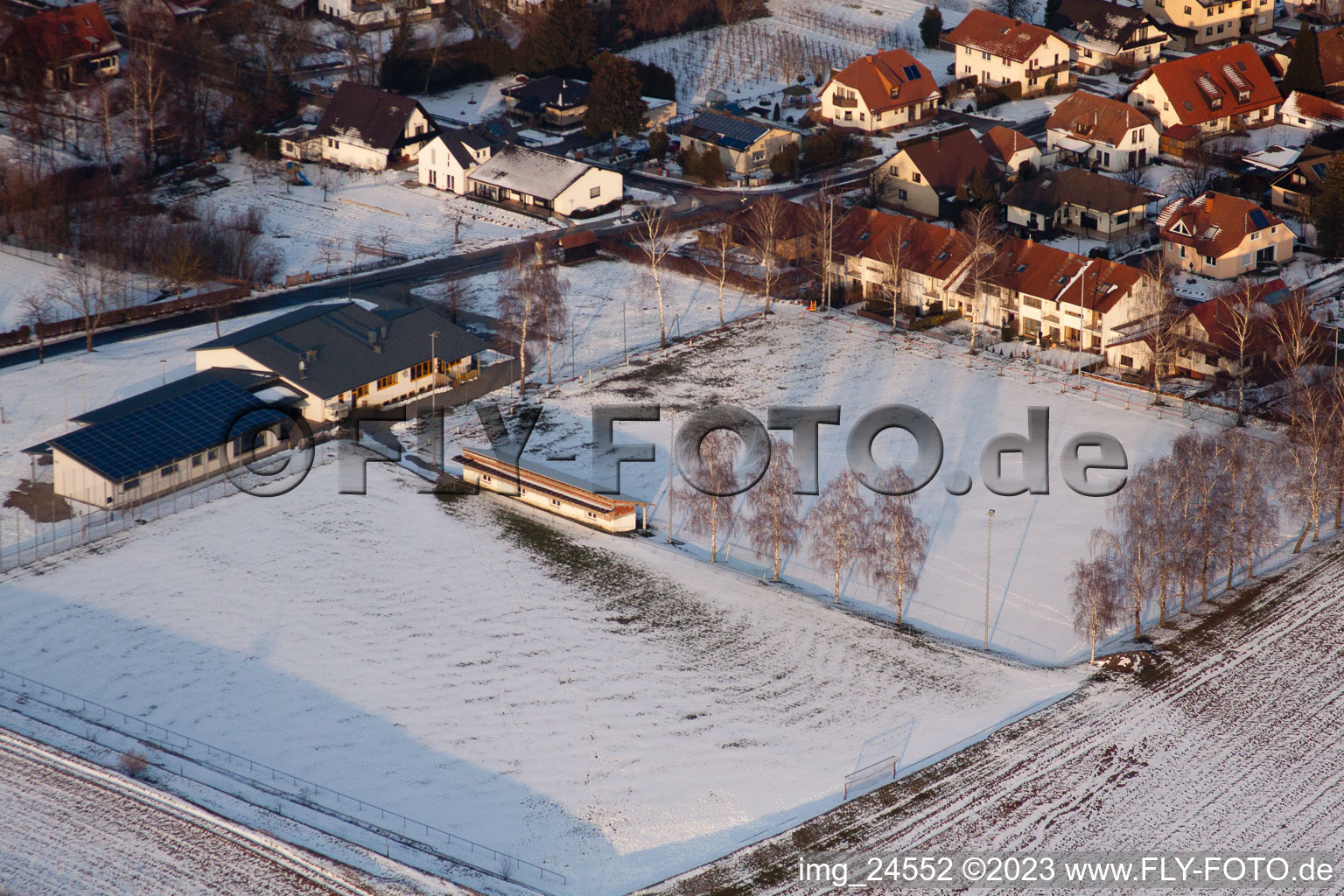 Vue aérienne de Terrain de sport à Dierbach dans le département Rhénanie-Palatinat, Allemagne