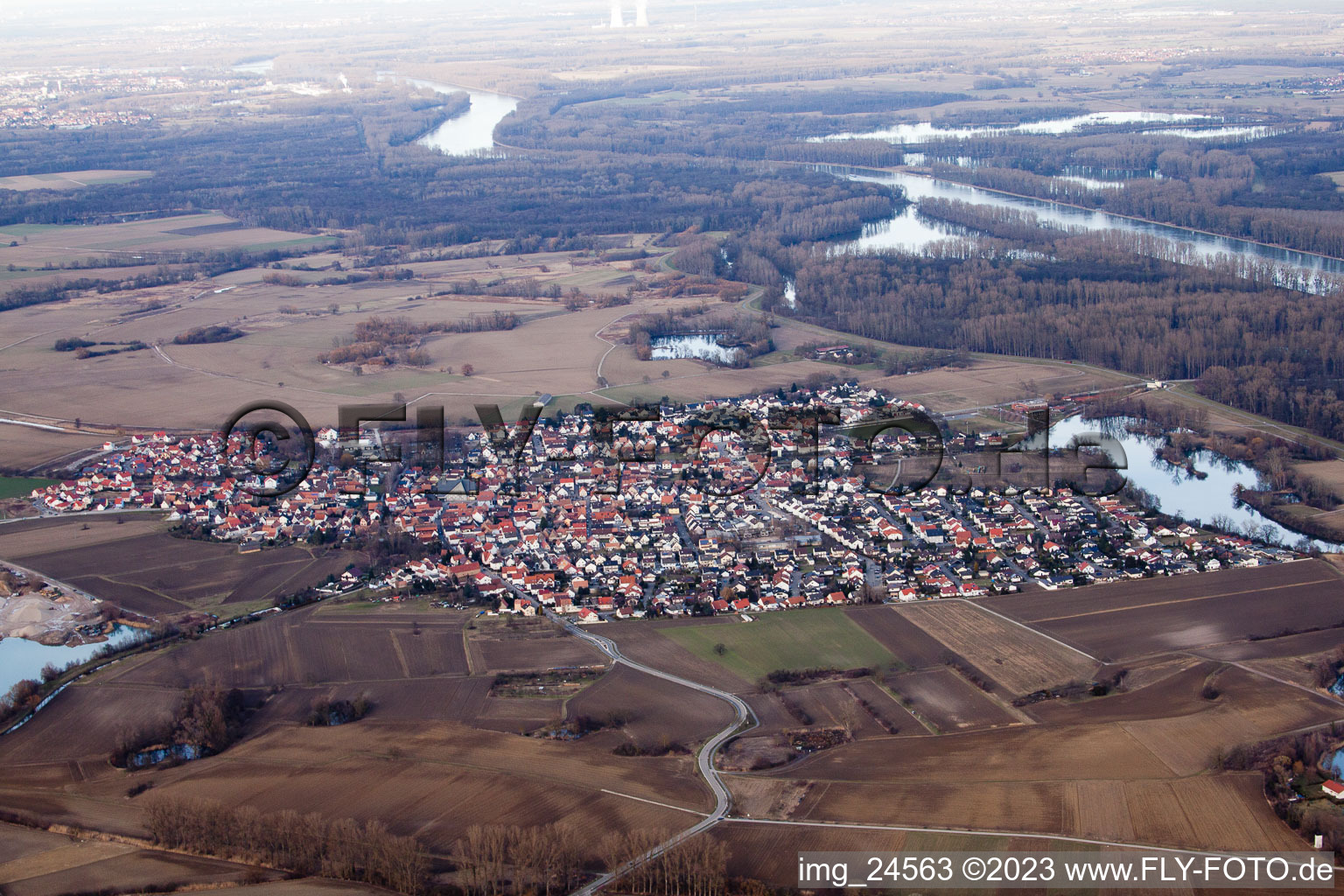 Vue aérienne de Du sud-ouest à Leimersheim dans le département Rhénanie-Palatinat, Allemagne