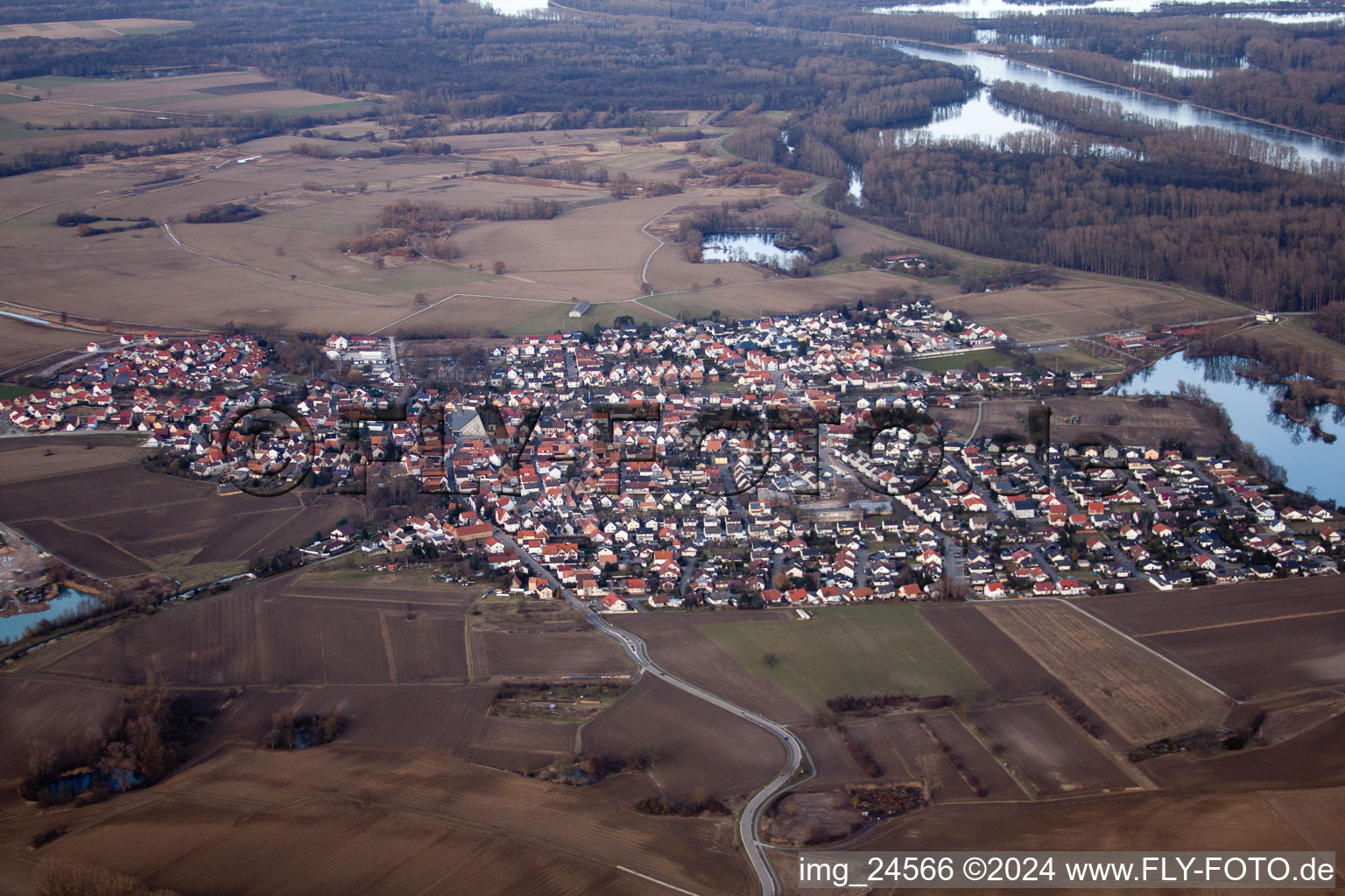 Vue aérienne de Du sud-ouest à Leimersheim dans le département Rhénanie-Palatinat, Allemagne