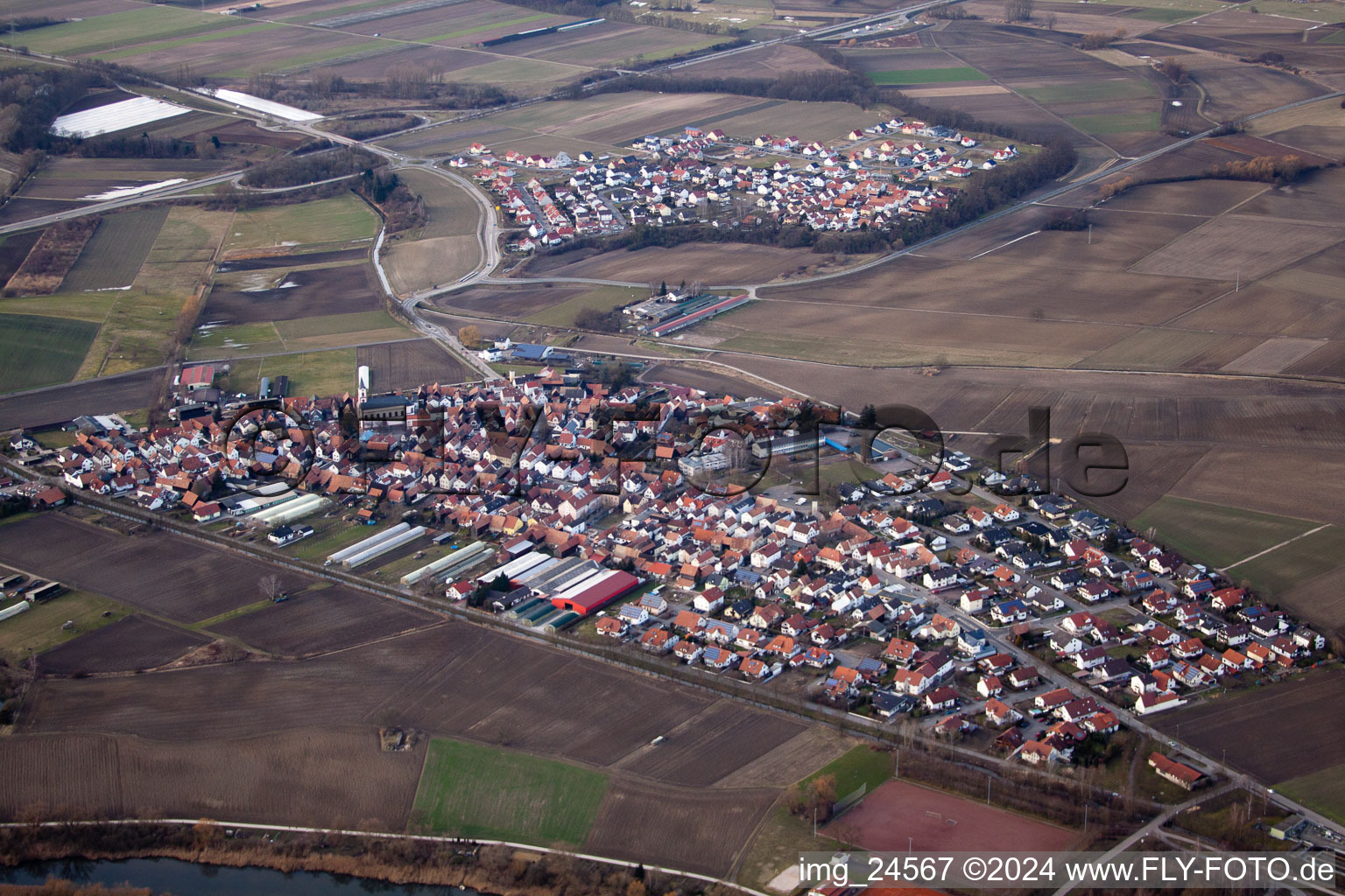 Vue aérienne de Du sud-est à Neupotz dans le département Rhénanie-Palatinat, Allemagne