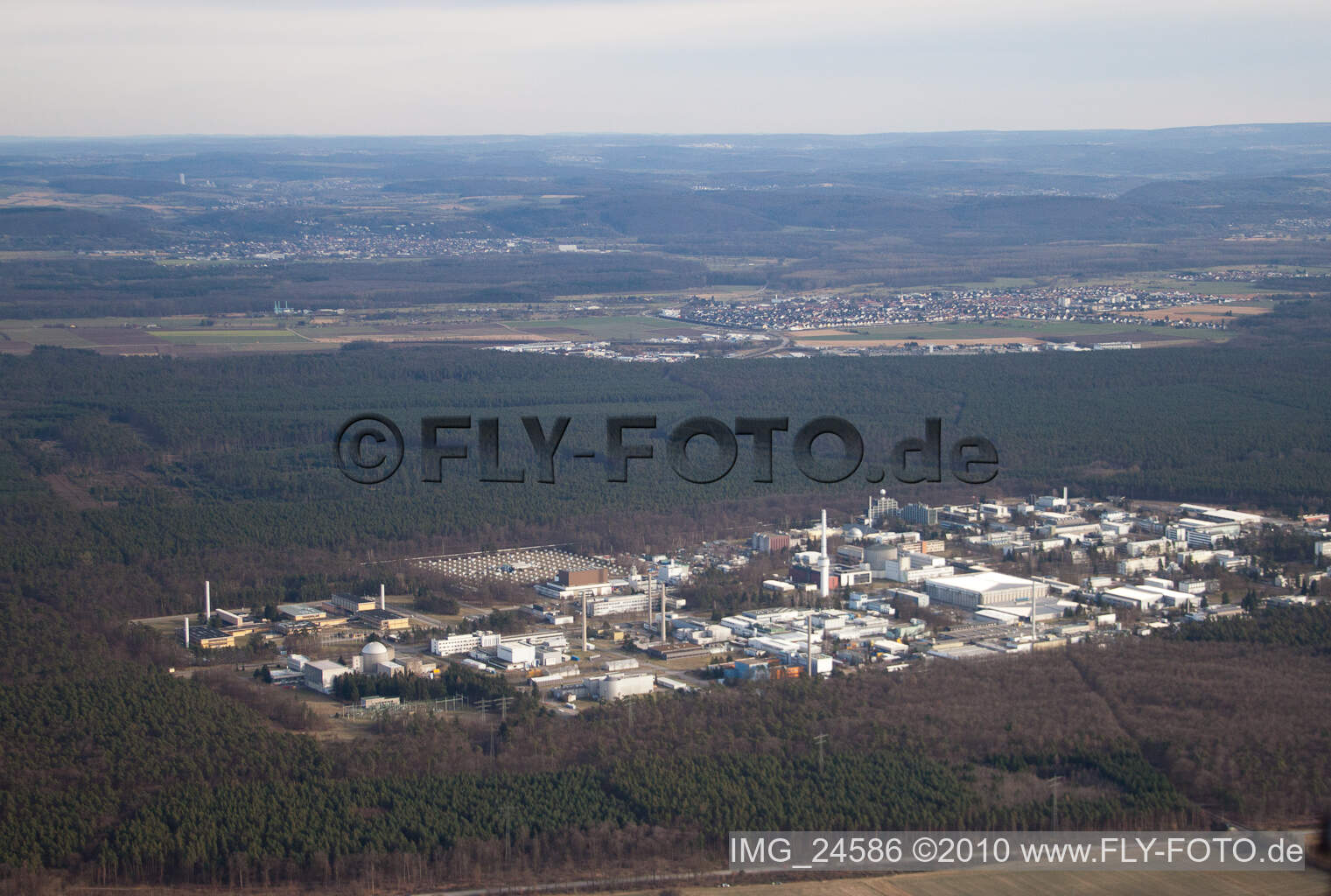 Vue aérienne de Centre de recherche KIT à le quartier Leopoldshafen in Eggenstein-Leopoldshafen dans le département Bade-Wurtemberg, Allemagne