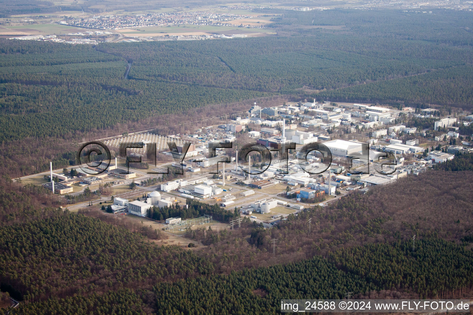 Vue aérienne de Centre de recherche KIT à le quartier Leopoldshafen in Eggenstein-Leopoldshafen dans le département Bade-Wurtemberg, Allemagne