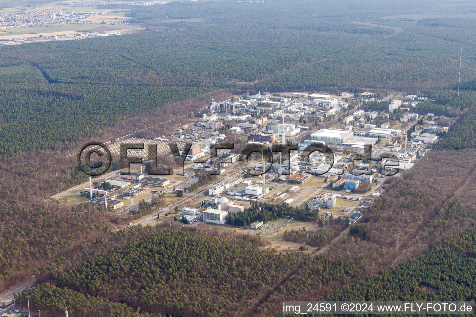 Campus University KIT - Campus Nord (ancien Centre de Recherche Nucléaire de Karlsruhe) à le quartier Leopoldshafen in Eggenstein-Leopoldshafen dans le département Bade-Wurtemberg, Allemagne depuis l'avion